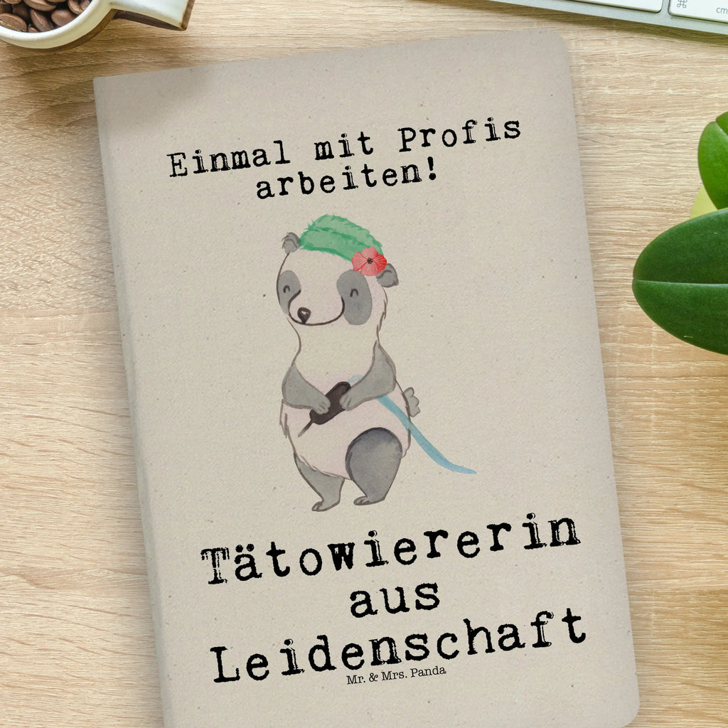 Bawełniany notatnik DIN A4 Tatuażystka Pasja Zawód, Wykształcenie, Jubileusz, Pożegnanie, Emerytura, Kolega, Koleżanka, Prezent, Dawać, Pracownik, Współpracownik, Firma, Dziękuję, Dziękuję bardzo