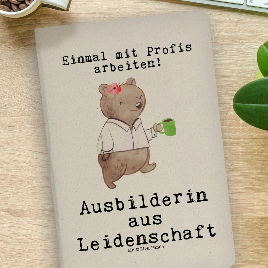 Baumwoll Notizbuch Ausbilderin Leidenschaft DIN A4 Arbeitsbuch, Baumwoll Notizbuch, Notizbuch Aus Baumwolle, Tagebuch DIN A4, DIN A4 Notizbuch Geschenk, A4 Notizbuch Punkte, DIN A4 Bullet Journal, DIN A4 Notizbuch Handgemacht, Nachhaltiges Notizbuch A4, Umweltfreundliches Notizbuch A4, DIN A4 Tagebuch, DIN A4 Notizbuch Für Schule, Notizbuch A4 Liniert, DIN A4 Notizbuch Hardcover, DIN A4 Notizbuch Büro, DIN A4 Journal, DIN A4 Uni Notizbuch, Schreibbuch DIN A4, DIN A4 Notizbuch Kreativ, DIN A4 Notizbuch Für Studium, DIN A4 Projektbuch, Notizbuch A4 Kariert, DIN A4 Planer, DIN A4 Schüler Notizbuch, DIN A4 Skizzenbuch, Notizbuch A4 Blanko, Natur Notizbuch A4, Notizbuch DIN A4, Notizbuch Mit Stoffeinband, DIN A4 Notizbuch, DIN A4 Ideenbuch, Stoff Notizbuch A4, DIN A4 Notizbuch Für Lehrer, Öko Notizbuch DIN A4, DIN A4 Notizbuch Design, DIN A4 Notizbuch Softcover, DIN A4 Notizheft, Abschied, Ausbildung, Jubiläum, Kollege, Rente, Firma, Mitarbeiter, Arbeitskollege, Kollegin, Schenken, Dankeschön, Geschenk, Danke, Beruf, Ausbilderprüfung, Tutorin, Ausbilderin