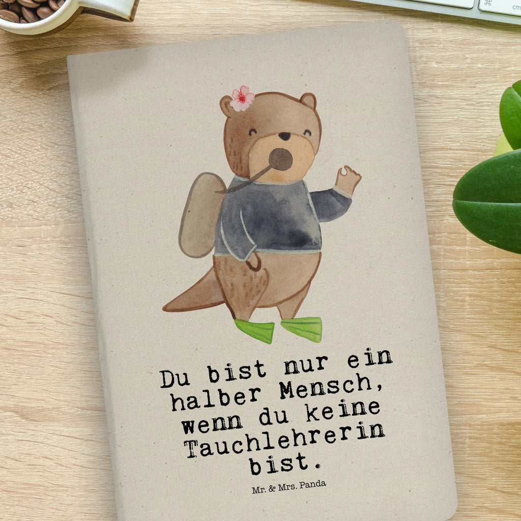 Baumwoll Notizbuch Tauchlehrerin Herz Notizbuch Aus Baumwolle, DIN A4 Notizheft, Tagebuch DIN A4, Öko Notizbuch DIN A4, Notizbuch A4 Blanko, Notizbuch A4 Liniert, Nachhaltiges Notizbuch A4, Notizbuch Mit Stoffeinband, DIN A4 Notizbuch Büro, Notizbuch A4 Kariert, DIN A4 Notizbuch Für Lehrer, DIN A4 Notizbuch Kreativ, Natur Notizbuch A4, DIN A4 Uni Notizbuch, DIN A4 Notizbuch Für Schule, DIN A4 Planer, Baumwoll Notizbuch, DIN A4 Notizbuch, DIN A4 Ideenbuch, DIN A4 Tagebuch, DIN A4 Journal, Umweltfreundliches Notizbuch A4, DIN A4 Notizbuch Handgemacht, DIN A4 Notizbuch Hardcover, Stoff Notizbuch A4, DIN A4 Notizbuch Für Studium, DIN A4 Schüler Notizbuch, DIN A4 Arbeitsbuch, DIN A4 Skizzenbuch, DIN A4 Notizbuch Geschenk, DIN A4 Bullet Journal, Notizbuch DIN A4, DIN A4 Projektbuch, DIN A4 Notizbuch Design, DIN A4 Notizbuch Softcover, A4 Notizbuch Punkte, Schreibbuch DIN A4, Beruf, Ausbildung, Jubiläum, Abschied, Rente, Kollege, Kollegin, Geschenk, Schenken, Arbeitskollege, Mitarbeiter, Firma, Danke, Dankeschön