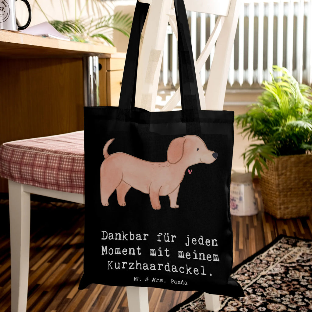 Tragetasche Dackel Kurzhaardackel Moment Beutel, Stoffbeutel, Jutebeutel, Badetasche, Schultertasche, Laptoptasche, Tasche, Einkaufstüte, Tragetasche, Umhängetasche, Beuteltasche, Jutetasche, Strandtasche, Stofftasche, Shopper, Einkaufstasche, Hund, Hunderasse, Rassehund, Hundebesitzer, Geschenk, Tierfreund, Schenken, Welpe, Dachshund, Kurzhaardackel, Teckel