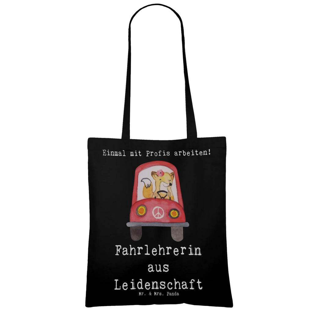 Tragetasche Fahrlehrerin aus Leidenschaft Tragetasche, Laptoptasche, Jutebeutel, Badetasche, Beutel, Stoffbeutel, Einkaufstüte, Schultertasche, Einkaufstasche, Stofftasche, Beuteltasche, Strandtasche, Tasche, Shopper, Jutetasche, Umhängetasche, Beruf, Ausbildung, Jubiläum, Abschied, Rente, Kollege, Kollegin, Geschenk, Schenken, Arbeitskollege, Mitarbeiter, Firma, Danke, Dankeschön, Fahrlehrerin, Fahrschullehrerin, Fahrschule