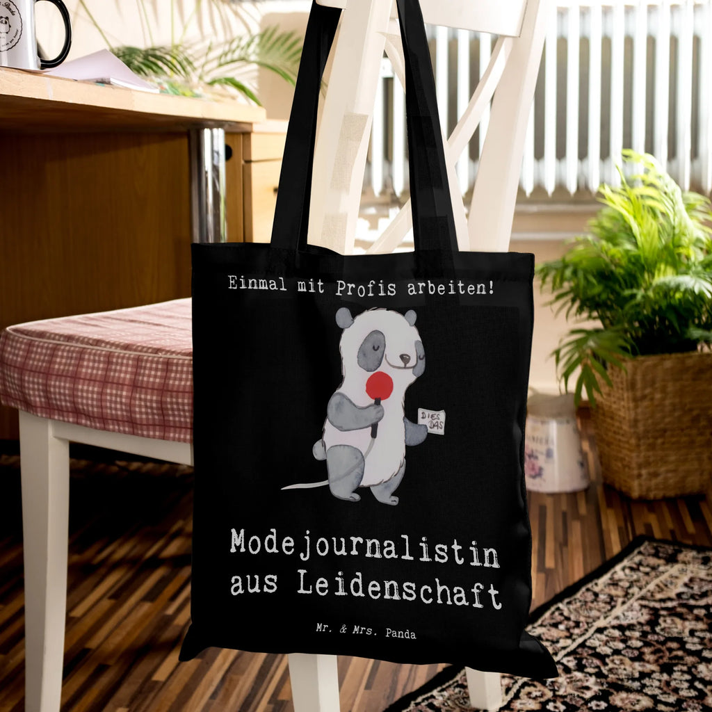 Tote bag fashion journalist passion Tragetasche, Badetasche, Einkaufstasche, Jutebeutel, Strandtasche, Beuteltasche, Laptoptasche, Umhängetasche, Shopper, Beutel, Jutetasche, Stofftasche, Einkaufstüte, Stoffbeutel, Schultertasche, Tasche, Beruf, Ausbildung, Jubiläum, Abschied, Rente, Kollege, Kollegin, Geschenk, Schenken, Arbeitskollege, Mitarbeiter, Firma, Danke, Dankeschön, Pressebüro, Modejournalistin, Studium, Journalistin, Redakteurin, Reporterin