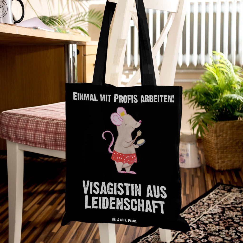 Tragetasche Visagistin aus Leidenschaft Badetasche, Tasche, Jutetasche, Umhängetasche, Beutel, Shopper, Stoffbeutel, Einkaufstasche, Stofftasche, Laptoptasche, Strandtasche, Tragetasche, Einkaufstüte, Jutebeutel, Beuteltasche, Schultertasche, Beruf, Ausbildung, Jubiläum, Abschied, Rente, Kollege, Kollegin, Geschenk, Schenken, Arbeitskollege, Mitarbeiter, Firma, Danke, Dankeschön, Kosmetikstudio, Maskenbildnerin, Visagistin, Eröffnung, Make Up Artist, Kosmetikerin, Beauty Salon
