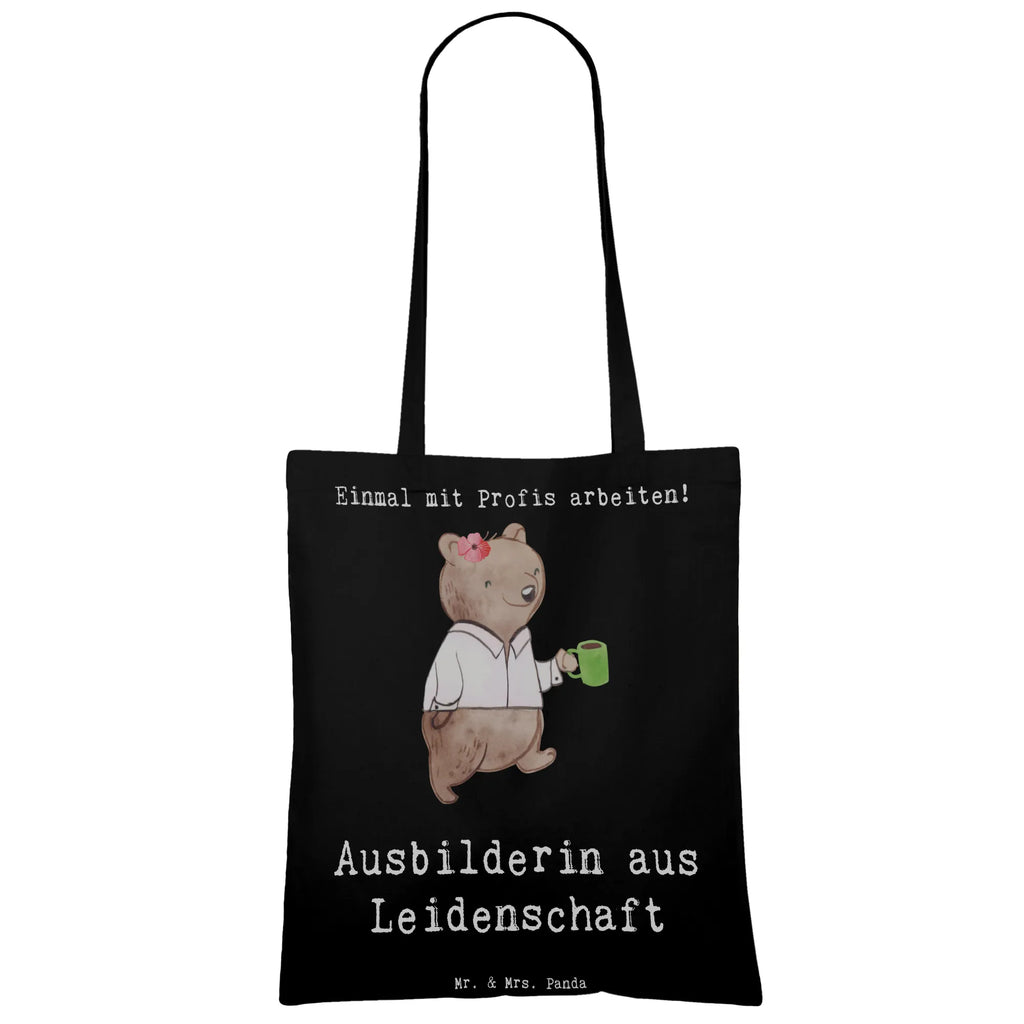 Tragetasche Ausbilderin aus Leidenschaft unitasche, Jutetasche, Jutebeutel, Tüte, büchertasche, Schultertasche, bedruckte tasche, Laptoptasche, Einkaufstasche, Shopper, Beuteltasche, Strandtasche, Einkaufstüte, Tasche, tote bag, Leinentasche, Schultasche, uni tasche, Statementbeutel, baumwollbeutel, Henkeltasche, shopping tasche, Stofftasche, Beutel, Einkaufsbeutel, Badetasche, Baumwolltasche, Tragetasche, Alltagstasche, Stoffbeutel, Umhängetasche, Geschenk, Schenken, Jubiläum, Danke, Dankeschön, Beruf, Ausbildung, Abschied, Rente, Kollege, Kollegin, Arbeitskollege, Mitarbeiter, Firma, Ausbilderin, Tutorin, Ausbilderprüfung