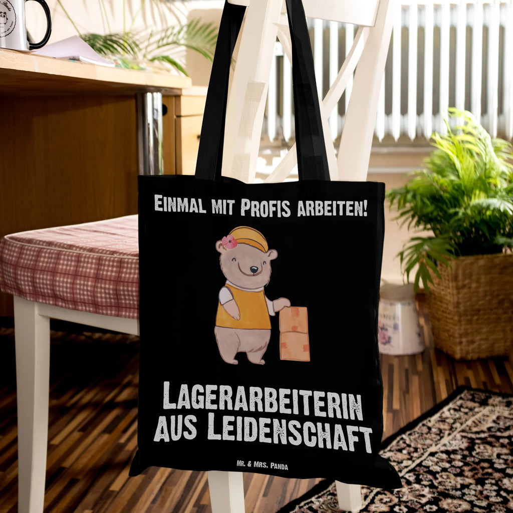 Tragetasche Lagerarbeiterin aus Leidenschaft Unitasche, Tote Bag, tragbeutel, Shopping Tasche, Beutel, Büchertasche, Einkaufsbeutel, Schulbeutel, Stoff-Tragetasche, baumwoll shopper, freizeitbeutel, schulterbeutel, umhängetasche baumwolle, Tasche, Umhängetasche, schultertasche baumwolle, Baumwoll-Tragetasche, dokumententasche, canvas tasche, tasche baumwolle, studententasche, Stoffbeutel, textilbeutel, Henkeltasche, Baumwolltasche, Jutebeutel, einkaufsshopper, henkeltasche baumwolle, umhängebeutel, Tragetasche, Uni Tasche, Schultertasche, festival tasche, Schultasche, textiltasche, Stofftasche, stofftasche baumwolle, stoff shopper, einkaufstasche baumwolle, Shopper, Einkaufstüte, Laptoptasche, Alltagstasche, Einkaufstasche, Tüte, Strandtasche, Baumwollbeutel, Baumwoll-Shopper, tragetasche baumwolle, Jutetasche, festivaltasche, universaltasche, campus tasche, beutel baumwolle, Freizeittasche, totebag, Geschenk, Schenken, Jubiläum, Danke, Dankeschön, Beruf, Ausbildung, Abschied, Rente, Kollege, Kollegin, Arbeitskollege, Mitarbeiter, Firma, Lagerarbeiterin, Lagerverwalterin, Lageristin, Fachlageristin