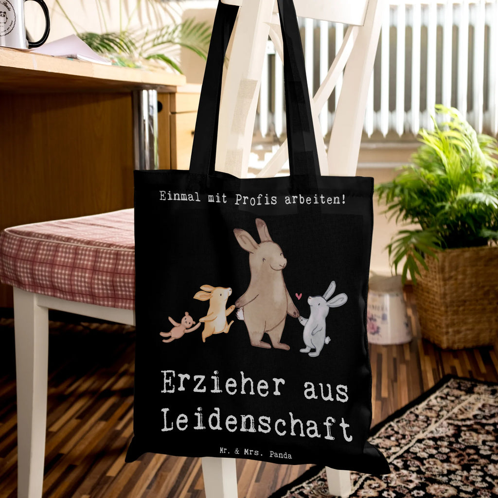 Tragetasche Erzieher aus Leidenschaft Umhängetasche, Schultertasche, Stoffbeutel, Jutebeutel, Tragetasche, Einkaufstüte, Laptoptasche, Tasche, Shopper, Beuteltasche, Jutetasche, Badetasche, Strandtasche, Stofftasche, Beutel, Einkaufstasche, Beruf, Ausbildung, Jubiläum, Abschied, Rente, Kollege, Kollegin, Geschenk, Schenken, Arbeitskollege, Mitarbeiter, Firma, Danke, Dankeschön, Pädagoge, Kindergärtner, Erzieher