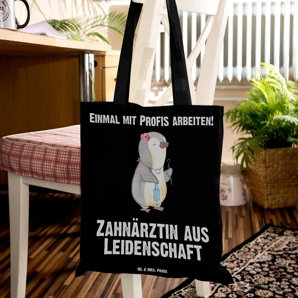 Tragetasche Zahnärztin aus Leidenschaft Laptoptasche, Einkaufstasche, Shopper, Schultertasche, Strandtasche, Jutetasche, Umhängetasche, Beuteltasche, Badetasche, Stofftasche, Beutel, Tasche, Stoffbeutel, Einkaufstüte, Jutebeutel, Tragetasche, Beruf, Ausbildung, Jubiläum, Abschied, Rente, Kollege, Kollegin, Geschenk, Schenken, Arbeitskollege, Mitarbeiter, Firma, Danke, Dankeschön