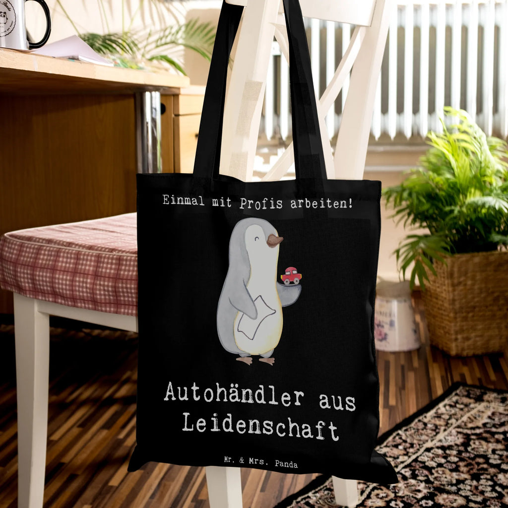 Tragetasche Autohändler aus Leidenschaft Einkaufstasche, Shopping Tasche, Schultertasche, einkaufsshopper, Tote Bag, beutel baumwolle, schultertasche baumwolle, Henkeltasche, tragetasche baumwolle, stoff shopper, universaltasche, Freizeittasche, totebag, Beutel, festivaltasche, Laptoptasche, Baumwoll-Tragetasche, einkaufstasche baumwolle, Alltagstasche, tragbeutel, henkeltasche baumwolle, Einkaufstüte, campus tasche, Stoff-Tragetasche, studententasche, textiltasche, Schulbeutel, Stofftasche, Tüte, schulterbeutel, umhängetasche baumwolle, Uni Tasche, tasche baumwolle, festival tasche, Shopper, Unitasche, stofftasche baumwolle, dokumententasche, Jutetasche, Baumwollbeutel, baumwoll shopper, Strandtasche, Einkaufsbeutel, Tasche, textilbeutel, canvas tasche, Umhängetasche, Tragetasche, Jutebeutel, Baumwoll-Shopper, Büchertasche, freizeitbeutel, Baumwolltasche, Schultasche, umhängebeutel, Stoffbeutel, Geschenk, Schenken, Jubiläum, Danke, Dankeschön, Beruf, Ausbildung, Abschied, Rente, Kollege, Kollegin, Arbeitskollege, Mitarbeiter, Firma, Gebrauchtwagenhändler, Autohändler, Eröffnung Autohaus, Autohandel, Autoverkäufer