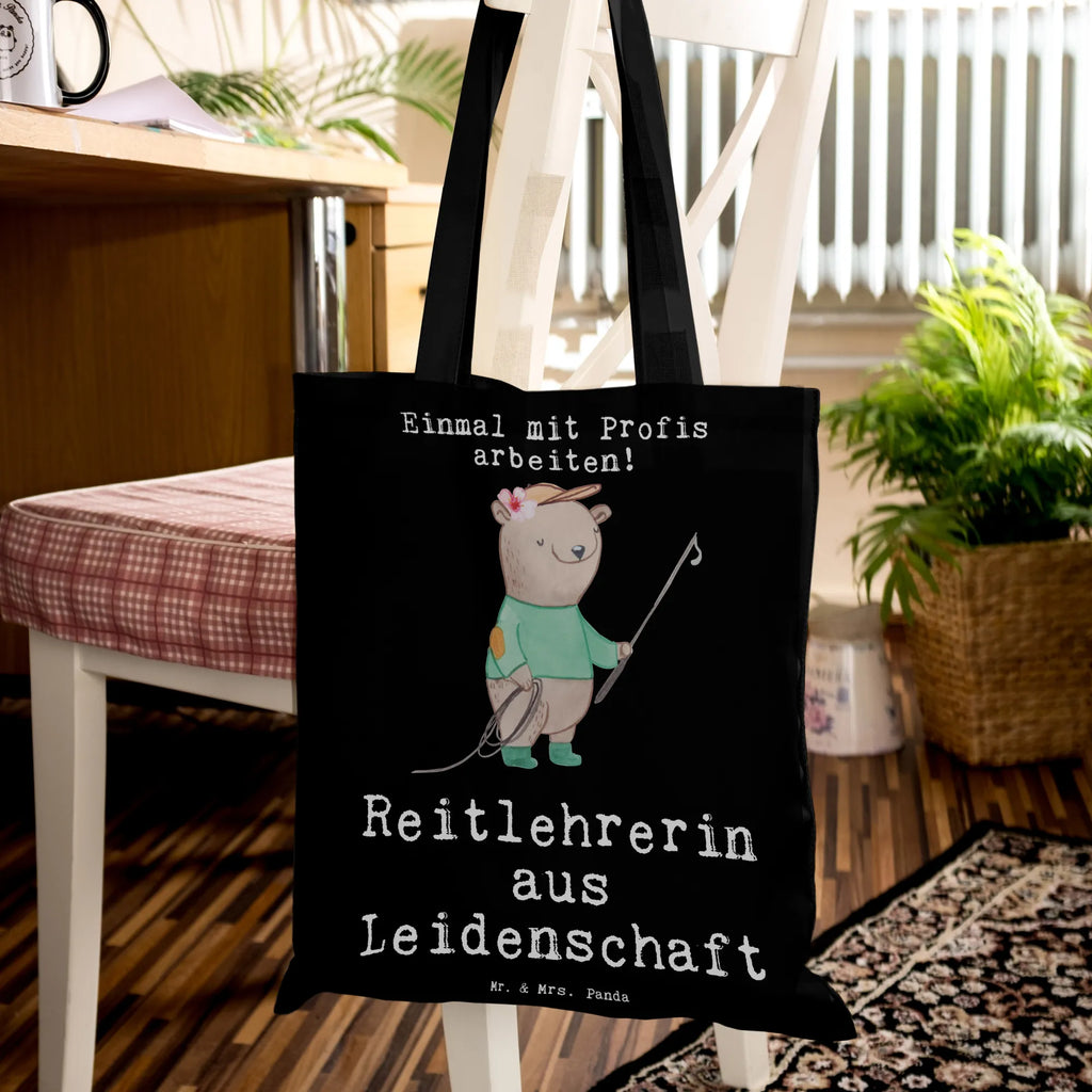 Tragetasche Reitlehrerin aus Leidenschaft Alltagstasche, schultertasche baumwolle, textiltasche, tasche baumwolle, Stofftasche, einkaufsshopper, Beutel, Baumwoll-Tragetasche, Tasche, Shopper, Einkaufstüte, Shopping Tasche, beutel baumwolle, umhängetasche baumwolle, Baumwoll-Shopper, Umhängetasche, canvas tasche, Tüte, Schultasche, Stoff-Tragetasche, Unitasche, stofftasche baumwolle, Büchertasche, Schultertasche, Laptoptasche, universaltasche, Jutebeutel, festivaltasche, Einkaufsbeutel, Baumwollbeutel, stoff shopper, einkaufstasche baumwolle, Uni Tasche, Freizeittasche, Schulbeutel, festival tasche, Tragetasche, Strandtasche, campus tasche, Baumwolltasche, henkeltasche baumwolle, Tote Bag, Stoffbeutel, totebag, umhängebeutel, Einkaufstasche, Jutetasche, Henkeltasche, studententasche, textilbeutel, baumwoll shopper, tragbeutel, schulterbeutel, dokumententasche, tragetasche baumwolle, freizeitbeutel, Geschenk, Schenken, Jubiläum, Danke, Dankeschön, Beruf, Ausbildung, Abschied, Rente, Kollege, Kollegin, Arbeitskollege, Mitarbeiter, Firma