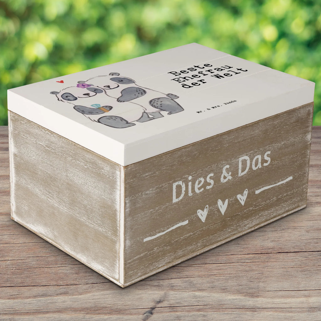 Holzkiste Panda Beste Ehefrau der Welt box holz, Holz Aufbewahrungsbox, kiste holz, holztruhen, truhe holz, Aufbewahrungskiste, Holzkiste, holzkästchen, Holzboxen, Holzbox mit Deckel, Holzkisten, holzschatulle, aufbewahrungskisten, aufbewahrungstruhe, Aufbewahrungsbox aus Holz, Holzkiste mit Deckel, Schatulle, aufbewahrungskiste mit deckel, holzschachtel, Aufbewahrungsbox Holz, Holzbox, aufbewahrungsboxen, Holztruhe, Box aus Holz, Aufbewahrungsbox, Schenken, Bedanken, Dankeschön, Geschenkidee, Geburtstag, Geschenk, Geburtstagsgeschenk, Danke, Mitbringsel, Geschenktipp, für, Freude machen, Ehepartner, Partnerin, Beste, Ehe, Freundin, Frau, Gattin, Traumfrau, Lebensgefährtin, Hochzeit, Liebling, Braut, Kleinigkeit, Ehefrau