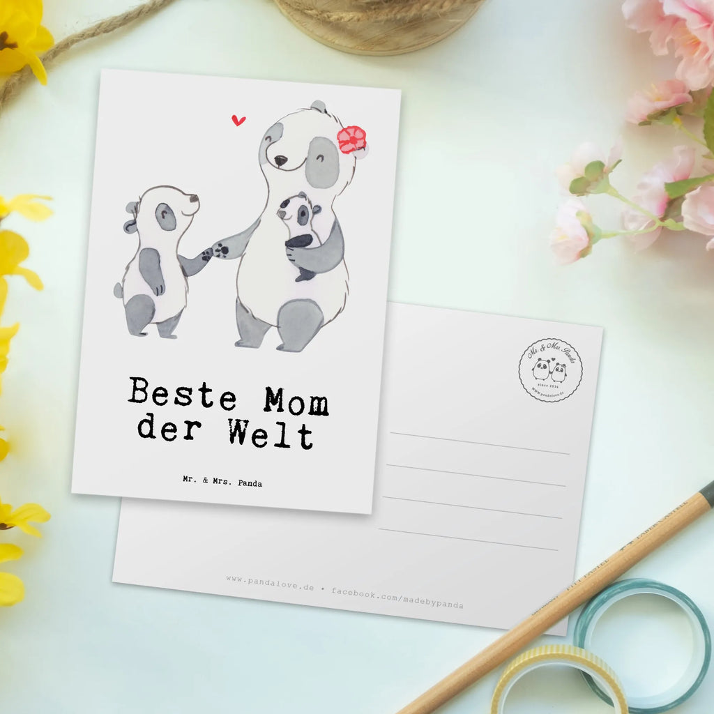 Postkarte Panda Beste Mom der Welt Kunstkarten, Designkarte, Grußkarte, Ansichtskarten, spruchkarte, Postkarten, einzelkarte, Fotokarte, Ansichtskarte, Postkarte, bildkarte, kunstkarte, Motivkarte, Geschenkidee, Geschenk, Schenken, Mitbringsel, Geburtstag, Geburtstagsgeschenk, für, Danke, Dankeschön, Bedanken, Freude machen, Geschenktipp, Sohn, Mutter, Tochter, Muttertag, Ma, Mami, Beste, Mommy, Supermama, Mom, Mutti, Mama, Beste Mama