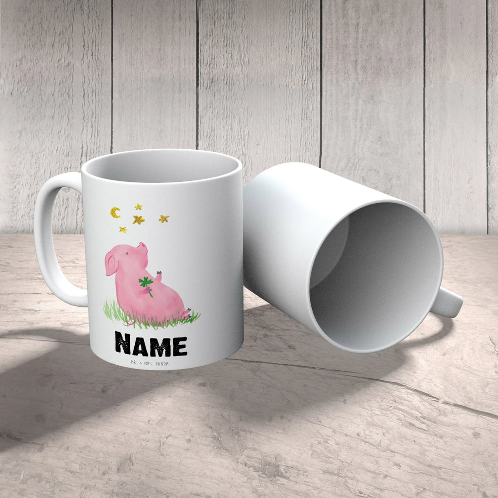 Personalisierte Tasse Glücksschwein Personalisierte Tasse, Tasse, Drucken, Namenstasse, Tasse mit Namen, Personalisiert, Namen, Wunschname, Tiermotive, Gute Laune, lustige Sprüche, Tiere, Glücksschwein. Glück, Motivation, Ziele, Sernchen, Schwein, Schweinchen, Glücksbringer, Träume, Sterne