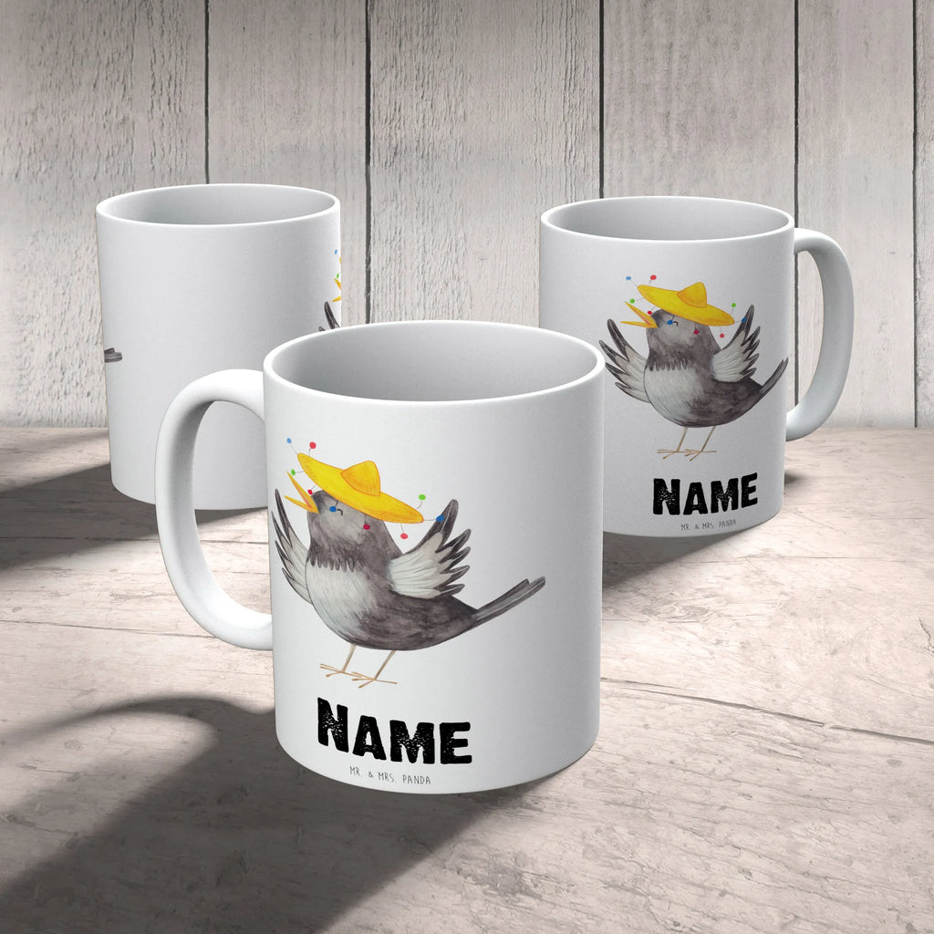 Personalisierte Tasse Rabe mit Sombrero Drucken, Personalisierte Tasse, Namenstasse, Wunschname, Tasse mit Namen, Tasse, Personalisiert, Namen, Tiermotive, Gute Laune, lustige Sprüche, Tiere, Vogel, Motivation, Elster, Rabe, Vögel, Spruch positiv, Glück Spruch, glücklich sein, fröhlich sein, froh