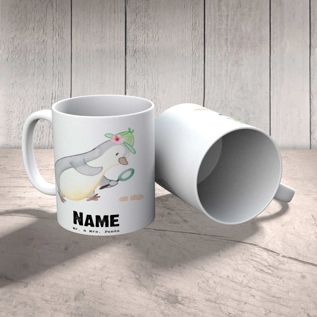 Personalisierte Tasse Detektivin mit Herz Personalisierte Tasse, Tasse mit Namen, Personalisiert, Namenstasse, Tasse, Drucken, Wunschname, Namen, Beruf, Ausbildung, Jubiläum, Abschied, Rente, Kollege, Kollegin, Geschenk, Schenken, Arbeitskollege, Mitarbeiter, Firma, Danke, Dankeschön, Berufsdetektivin, Detektivin, Privatdetektei, Ermittlerin, Wirtschaftsdetektei, Spurensuche, Agentin, Detektivausbildung
