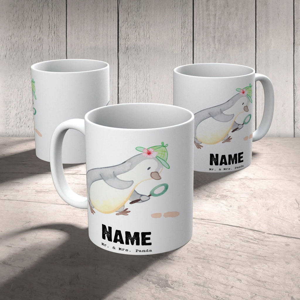 Personalisierte Tasse Detektivin mit Herz Personalisierte Tasse, Tasse mit Namen, Personalisiert, Namenstasse, Tasse, Drucken, Wunschname, Namen, Beruf, Ausbildung, Jubiläum, Abschied, Rente, Kollege, Kollegin, Geschenk, Schenken, Arbeitskollege, Mitarbeiter, Firma, Danke, Dankeschön, Berufsdetektivin, Detektivin, Privatdetektei, Ermittlerin, Wirtschaftsdetektei, Spurensuche, Agentin, Detektivausbildung