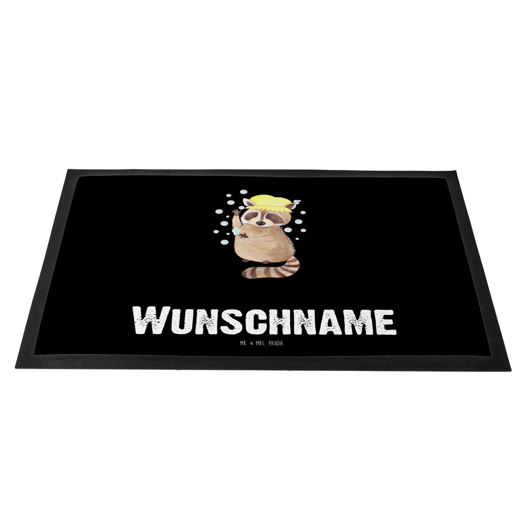 Personalisierte Fußmatte Waschbär Personalisiert, Fußmatte bedrucken, Türvorleger mit Namen, Türvorleger personalisiert, Personalisierte Fußmatte, Namensfussmatte, Fußmatte mit Namen, Personalisieruung, Wunschnamen, Haustürmatte personalisiert, Bedrucken, Tiermotive, Gute Laune, lustige Sprüche, Tiere, Tagträumen, Waschbär, waschen, Fröhlich, Plan, Seifenblasen