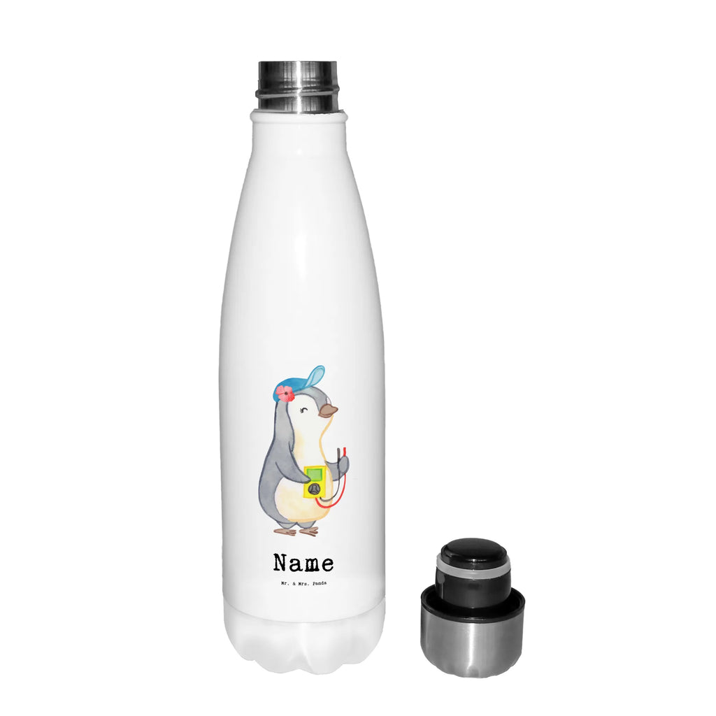 Personalisierte Thermosflasche Elektrikerin mit Herz Flasche Für Kohlensäure Mit Gravur, Spülmaschinenfeste Thermosflasche Mit Gravur, Thermosflasche Für Büro Mit Wunschtext, Thermosflasche Für Schule Mit Gravur, Thermoflasche Edelstahl Mit Gravur, Thermosflasche Reisen Mit Namen, Thermoflasche Personalisiert, Thermosflasche Mit Drehverschluss Und Gravur, Umweltfreundliche Thermosflasche Mit Wunschtext, Vakuumflasche Mit Namen, Thermosflasche Kinder Mit Namen, Getränkeflasche Personalisiert, Edelstahlflasche Mit Wunschtext, Thermosflasche Wandern Mit Gravur, Thermosflasche Für Kaffee Mit Wunschtext, Nachhaltige Thermosflasche Mit Gravur, Thermosflasche 1 Liter Personalisiert, Warmhalteflasche Personalisiert, Sommerflasche Mit Wunschtext, Doppelwandige Trinkflasche Mit Gravur, Leichte Thermosflasche Mit Wunschtext, Personalisierte Thermosflasche, Thermosflasche Mit Trinkverschluss Und Namen, Thermosflasche Mit Namen, Thermosflasche Mit Wunschtext, Robuste Thermosflasche Personalisiert, Thermosflasche 500ml Mit Gravur, Thermosflasche 750ml Mit Namen, Thermosflasche Damen Personalisiert, Auslaufsichere Thermosflasche Mit Wunschtext, Thermosflasche Für Sport Mit Namen, Klassische Thermosflasche Mit Namen, Kalthalteflasche Mit Wunschtext, Trinkflasche Isoliert Mit Namen, Thermoskanne Unterwegs Mit Namen, Thermosflasche Herren Mit Wunschtext, Isolierflasche Mit Gravur, Thermosflasche Für Wasser Personalisiert, Moderne Thermosflasche Mit Text, Thermosflasche Für Tee Mit Namen, BPA-Freie Thermosflasche Mit Namen, Thermosflasche Outdoor Mit Gravur, Beruf, Ausbildung, Jubiläum, Abschied, Rente, Kollege, Kollegin, Geschenk, Schenken, Arbeitskollege, Mitarbeiter, Firma, Danke, Dankeschön, Gesellenprüfung, Elektrikerin, Elektronmonteurin, Elektrotechnikerin, Elektromeisterin, Elektroinstallateurin