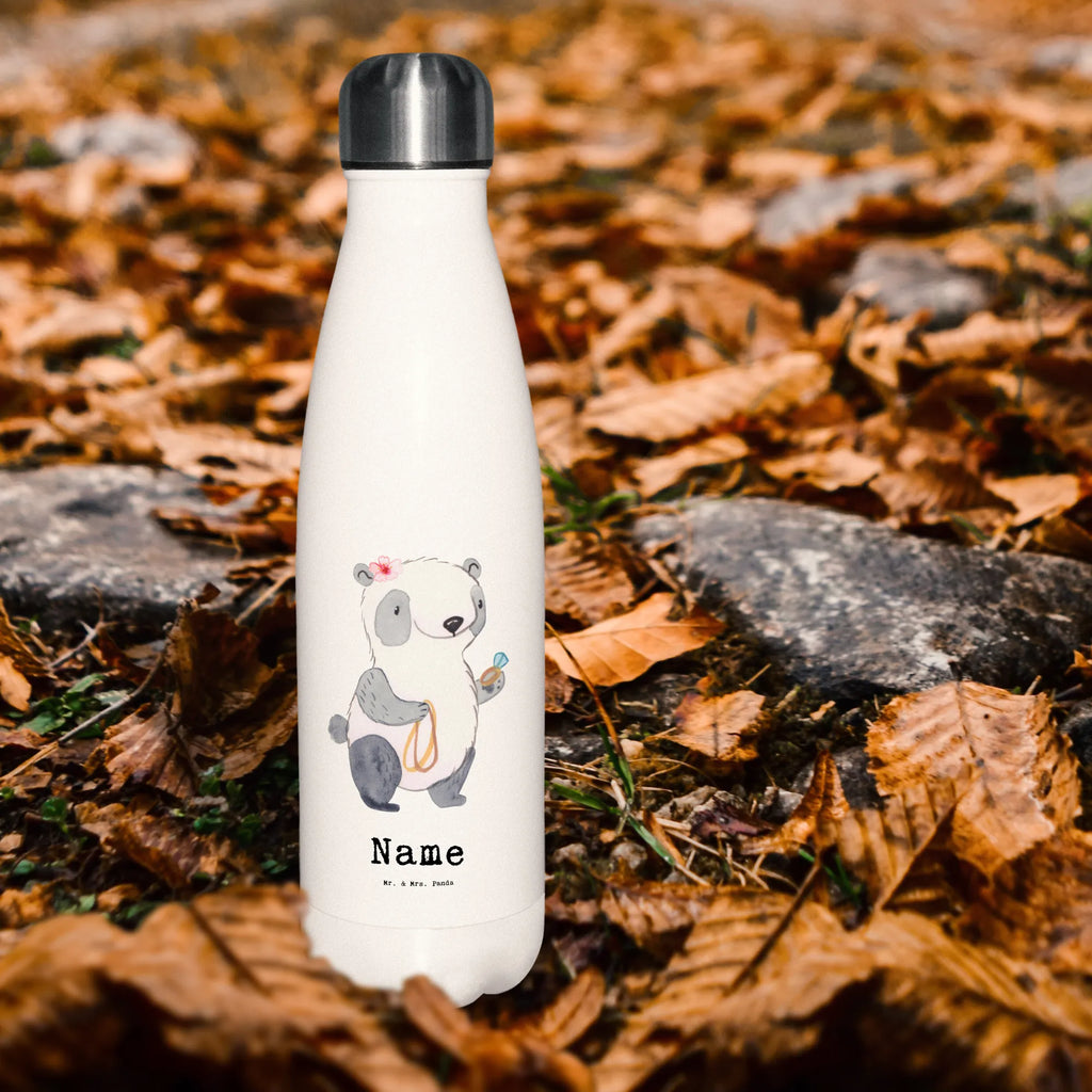 Personalisierte Thermosflasche Juwelierin mit Herz Flasche Für Kohlensäure Mit Gravur, Thermosflasche Mit Trinkverschluss Und Namen, Kalthalteflasche Mit Wunschtext, Thermoskanne Unterwegs Mit Namen, Thermosflasche Für Schule Mit Gravur, Thermoflasche Edelstahl Mit Gravur, Isolierflasche Mit Gravur, Personalisierte Thermosflasche, Vakuumflasche Mit Namen, Thermosflasche Für Wasser Personalisiert, Trinkflasche Isoliert Mit Namen, Doppelwandige Trinkflasche Mit Gravur, Thermosflasche Mit Namen, Thermosflasche Für Tee Mit Namen, Moderne Thermosflasche Mit Text, Robuste Thermosflasche Personalisiert, Thermosflasche Mit Wunschtext, Thermosflasche Für Sport Mit Namen, Thermoflasche Personalisiert, Getränkeflasche Personalisiert, Thermosflasche Mit Drehverschluss Und Gravur, Nachhaltige Thermosflasche Mit Gravur, BPA-Freie Thermosflasche Mit Namen, Leichte Thermosflasche Mit Wunschtext, Thermosflasche Kinder Mit Namen, Edelstahlflasche Mit Wunschtext, Thermosflasche Outdoor Mit Gravur, Umweltfreundliche Thermosflasche Mit Wunschtext, Thermosflasche Wandern Mit Gravur, Thermosflasche Für Kaffee Mit Wunschtext, Thermosflasche Damen Personalisiert, Spülmaschinenfeste Thermosflasche Mit Gravur, Sommerflasche Mit Wunschtext, Thermosflasche Für Büro Mit Wunschtext, Klassische Thermosflasche Mit Namen, Thermosflasche 1 Liter Personalisiert, Auslaufsichere Thermosflasche Mit Wunschtext, Thermosflasche Reisen Mit Namen, Thermosflasche Herren Mit Wunschtext, Warmhalteflasche Personalisiert, Thermosflasche 750ml Mit Namen, Thermosflasche 500ml Mit Gravur, Beruf, Ausbildung, Jubiläum, Abschied, Rente, Kollege, Kollegin, Geschenk, Schenken, Arbeitskollege, Mitarbeiter, Firma, Danke, Dankeschön, Eröffnung, Schmuckwarenhändlerin, Goldschmiedin, Juwelierin, Schmuckgeschäft