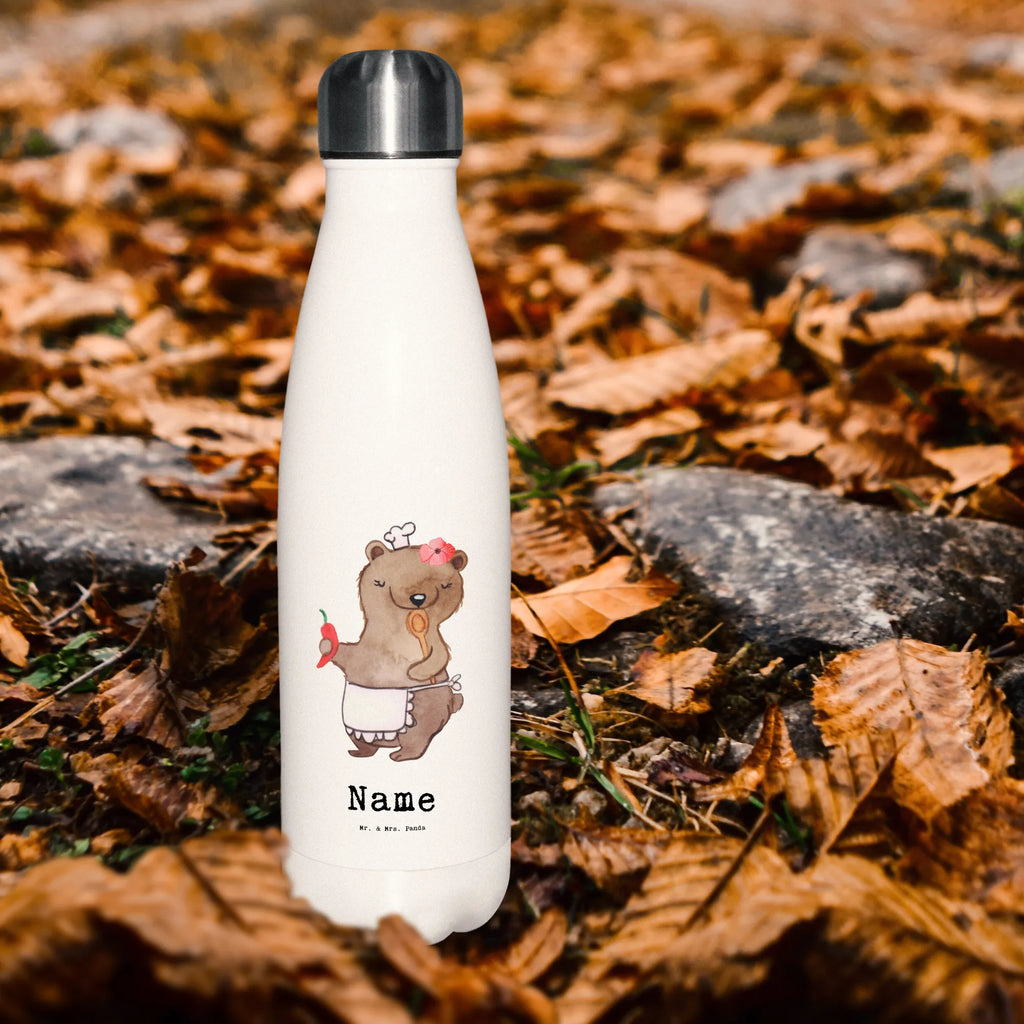 Personalisierte Thermosflasche Köchin mit Herz Thermosflasche Für Büro Mit Wunschtext, Vakuumflasche Mit Namen, Thermosflasche Mit Trinkverschluss Und Namen, Warmhalteflasche Personalisiert, Kalthalteflasche Mit Wunschtext, Auslaufsichere Thermosflasche Mit Wunschtext, Thermoskanne Unterwegs Mit Namen, Thermosflasche Mit Namen, Umweltfreundliche Thermosflasche Mit Wunschtext, Thermosflasche Damen Personalisiert, Thermosflasche 1 Liter Personalisiert, Klassische Thermosflasche Mit Namen, Nachhaltige Thermosflasche Mit Gravur, Thermosflasche Für Schule Mit Gravur, BPA-Freie Thermosflasche Mit Namen, Thermoflasche Edelstahl Mit Gravur, Thermosflasche Für Kaffee Mit Wunschtext, Thermosflasche Für Sport Mit Namen, Sommerflasche Mit Wunschtext, Thermosflasche Outdoor Mit Gravur, Thermosflasche Für Wasser Personalisiert, Spülmaschinenfeste Thermosflasche Mit Gravur, Thermosflasche Für Tee Mit Namen, Getränkeflasche Personalisiert, Edelstahlflasche Mit Wunschtext, Leichte Thermosflasche Mit Wunschtext, Thermosflasche Reisen Mit Namen, Isolierflasche Mit Gravur, Thermosflasche Wandern Mit Gravur, Thermosflasche Kinder Mit Namen, Thermosflasche Mit Wunschtext, Thermosflasche Herren Mit Wunschtext, Thermosflasche 500ml Mit Gravur, Thermosflasche Mit Drehverschluss Und Gravur, Moderne Thermosflasche Mit Text, Thermoflasche Personalisiert, Doppelwandige Trinkflasche Mit Gravur, Personalisierte Thermosflasche, Flasche Für Kohlensäure Mit Gravur, Thermosflasche 750ml Mit Namen, Trinkflasche Isoliert Mit Namen, Robuste Thermosflasche Personalisiert, Beruf, Ausbildung, Jubiläum, Abschied, Rente, Kollege, Kollegin, Geschenk, Schenken, Arbeitskollege, Mitarbeiter, Firma, Danke, Dankeschön, Küchenchefin, Küchenmeisterin, Fernsehköchin, Sterneköchin, Köchin, Schiffsköchin, Chefköchin, Restaurant