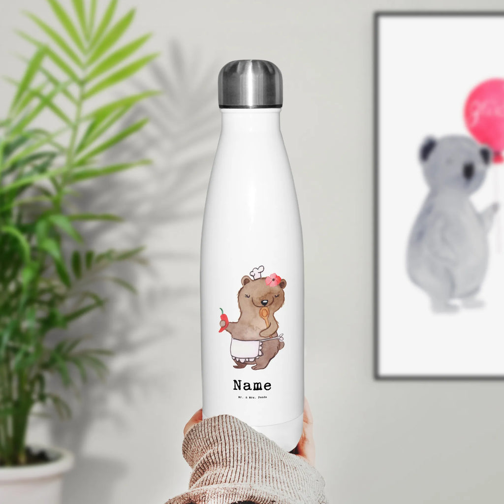 Personalisierte Thermosflasche Köchin mit Herz Thermosflasche Für Büro Mit Wunschtext, Vakuumflasche Mit Namen, Thermosflasche Mit Trinkverschluss Und Namen, Warmhalteflasche Personalisiert, Kalthalteflasche Mit Wunschtext, Auslaufsichere Thermosflasche Mit Wunschtext, Thermoskanne Unterwegs Mit Namen, Thermosflasche Mit Namen, Umweltfreundliche Thermosflasche Mit Wunschtext, Thermosflasche Damen Personalisiert, Thermosflasche 1 Liter Personalisiert, Klassische Thermosflasche Mit Namen, Nachhaltige Thermosflasche Mit Gravur, Thermosflasche Für Schule Mit Gravur, BPA-Freie Thermosflasche Mit Namen, Thermoflasche Edelstahl Mit Gravur, Thermosflasche Für Kaffee Mit Wunschtext, Thermosflasche Für Sport Mit Namen, Sommerflasche Mit Wunschtext, Thermosflasche Outdoor Mit Gravur, Thermosflasche Für Wasser Personalisiert, Spülmaschinenfeste Thermosflasche Mit Gravur, Thermosflasche Für Tee Mit Namen, Getränkeflasche Personalisiert, Edelstahlflasche Mit Wunschtext, Leichte Thermosflasche Mit Wunschtext, Thermosflasche Reisen Mit Namen, Isolierflasche Mit Gravur, Thermosflasche Wandern Mit Gravur, Thermosflasche Kinder Mit Namen, Thermosflasche Mit Wunschtext, Thermosflasche Herren Mit Wunschtext, Thermosflasche 500ml Mit Gravur, Thermosflasche Mit Drehverschluss Und Gravur, Moderne Thermosflasche Mit Text, Thermoflasche Personalisiert, Doppelwandige Trinkflasche Mit Gravur, Personalisierte Thermosflasche, Flasche Für Kohlensäure Mit Gravur, Thermosflasche 750ml Mit Namen, Trinkflasche Isoliert Mit Namen, Robuste Thermosflasche Personalisiert, Beruf, Ausbildung, Jubiläum, Abschied, Rente, Kollege, Kollegin, Geschenk, Schenken, Arbeitskollege, Mitarbeiter, Firma, Danke, Dankeschön, Küchenchefin, Küchenmeisterin, Fernsehköchin, Sterneköchin, Köchin, Schiffsköchin, Chefköchin, Restaurant