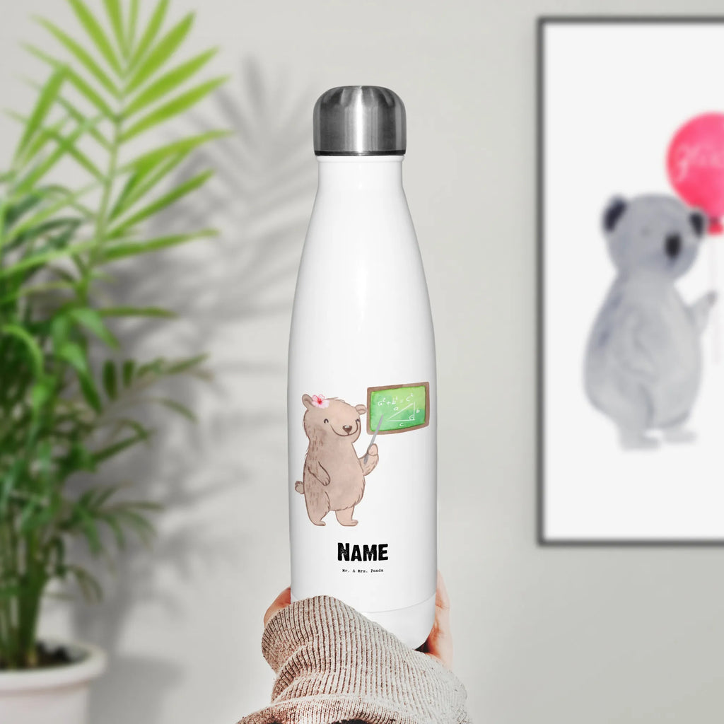 Personalisierte Thermosflasche Mathematikerin mit Herz Thermosflasche Kinder Mit Namen, Sommerflasche Mit Wunschtext, Edelstahlflasche Mit Wunschtext, Flasche Für Kohlensäure Mit Gravur, Thermosflasche 500ml Mit Gravur, Thermosflasche Outdoor Mit Gravur, Thermosflasche Für Tee Mit Namen, Vakuumflasche Mit Namen, Thermosflasche 750ml Mit Namen, Klassische Thermosflasche Mit Namen, Thermosflasche Mit Trinkverschluss Und Namen, Thermosflasche Mit Wunschtext, Thermoflasche Personalisiert, Getränkeflasche Personalisiert, Thermosflasche Damen Personalisiert, Isolierflasche Mit Gravur, Leichte Thermosflasche Mit Wunschtext, Thermoflasche Edelstahl Mit Gravur, Spülmaschinenfeste Thermosflasche Mit Gravur, Warmhalteflasche Personalisiert, Kalthalteflasche Mit Wunschtext, Thermosflasche 1 Liter Personalisiert, Thermosflasche Für Sport Mit Namen, Trinkflasche Isoliert Mit Namen, Moderne Thermosflasche Mit Text, Thermosflasche Wandern Mit Gravur, Thermosflasche Mit Namen, Doppelwandige Trinkflasche Mit Gravur, Thermosflasche Für Schule Mit Gravur, Thermosflasche Herren Mit Wunschtext, Thermosflasche Mit Drehverschluss Und Gravur, Nachhaltige Thermosflasche Mit Gravur, Auslaufsichere Thermosflasche Mit Wunschtext, Thermoskanne Unterwegs Mit Namen, Robuste Thermosflasche Personalisiert, Thermosflasche Für Wasser Personalisiert, Thermosflasche Reisen Mit Namen, Thermosflasche Für Kaffee Mit Wunschtext, Umweltfreundliche Thermosflasche Mit Wunschtext, BPA-Freie Thermosflasche Mit Namen, Personalisierte Thermosflasche, Thermosflasche Für Büro Mit Wunschtext, Geschenk, Schenken, Jubiläum, Danke, Dankeschön, Beruf, Ausbildung, Abschied, Rente, Kollege, Kollegin, Arbeitskollege, Mitarbeiter, Firma, Mathematik Studium, Master, Studentin Mathe, Bachelor, Mathematikerin