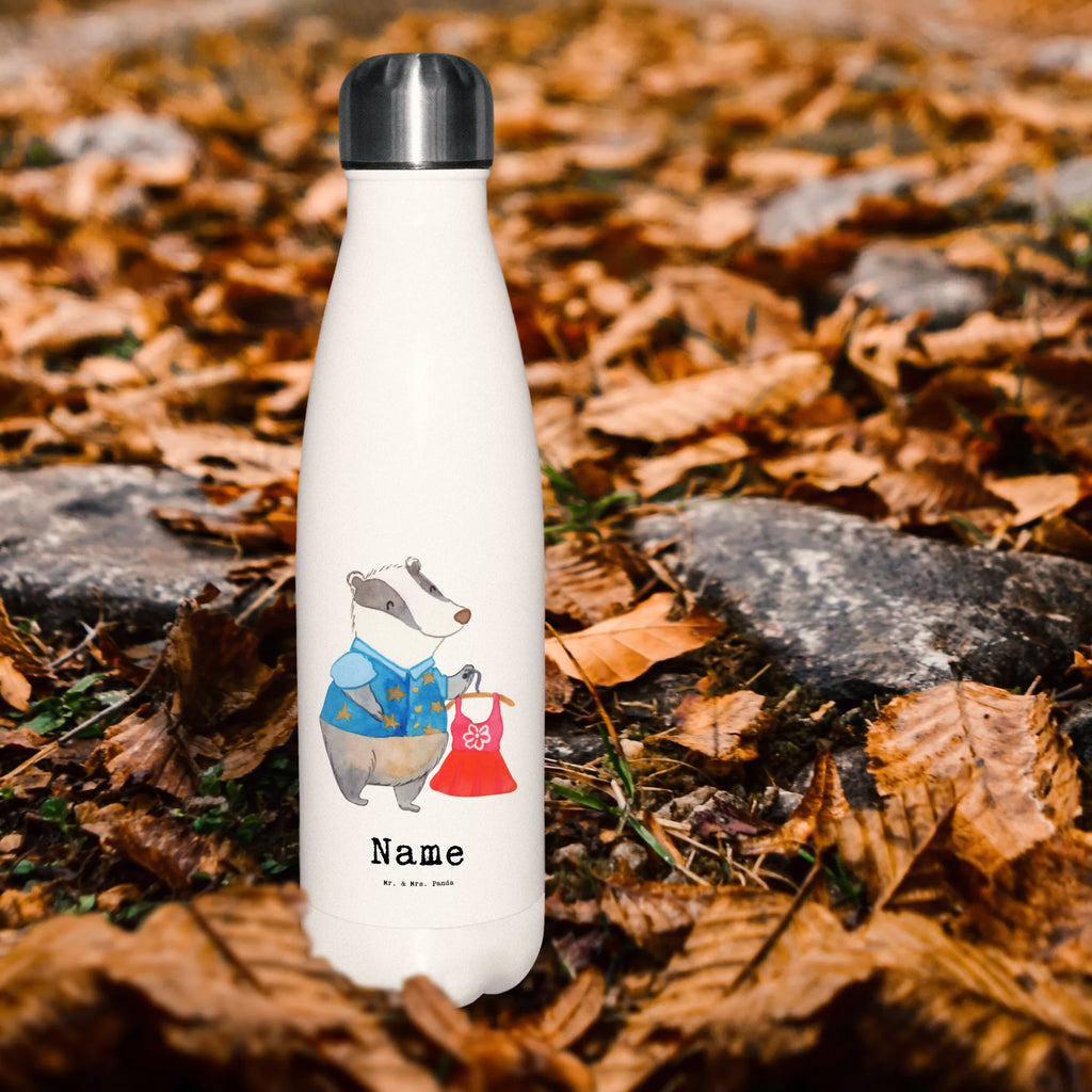 Personalisierte Thermosflasche Modeverkäuferin mit Herz Thermoflasche Edelstahl Mit Gravur, Thermosflasche Für Tee Mit Namen, Thermosflasche Für Kaffee Mit Wunschtext, Thermosflasche Für Schule Mit Gravur, Trinkflasche Isoliert Mit Namen, Nachhaltige Thermosflasche Mit Gravur, Thermosflasche Mit Trinkverschluss Und Namen, Thermosflasche Damen Personalisiert, Thermosflasche Mit Drehverschluss Und Gravur, Spülmaschinenfeste Thermosflasche Mit Gravur, Moderne Thermosflasche Mit Text, Thermosflasche Für Büro Mit Wunschtext, Thermosflasche 1 Liter Personalisiert, Edelstahlflasche Mit Wunschtext, Thermosflasche Für Sport Mit Namen, Doppelwandige Trinkflasche Mit Gravur, Thermosflasche Outdoor Mit Gravur, Robuste Thermosflasche Personalisiert, Thermosflasche 500ml Mit Gravur, Flasche Für Kohlensäure Mit Gravur, Thermosflasche 750ml Mit Namen, Vakuumflasche Mit Namen, Umweltfreundliche Thermosflasche Mit Wunschtext, Warmhalteflasche Personalisiert, BPA-Freie Thermosflasche Mit Namen, Thermosflasche Mit Wunschtext, Getränkeflasche Personalisiert, Thermoskanne Unterwegs Mit Namen, Thermosflasche Kinder Mit Namen, Auslaufsichere Thermosflasche Mit Wunschtext, Sommerflasche Mit Wunschtext, Kalthalteflasche Mit Wunschtext, Personalisierte Thermosflasche, Thermoflasche Personalisiert, Thermosflasche Für Wasser Personalisiert, Isolierflasche Mit Gravur, Thermosflasche Wandern Mit Gravur, Thermosflasche Reisen Mit Namen, Thermosflasche Mit Namen, Leichte Thermosflasche Mit Wunschtext, Klassische Thermosflasche Mit Namen, Thermosflasche Herren Mit Wunschtext, Geschenk, Schenken, Jubiläum, Danke, Dankeschön, Beruf, Ausbildung, Abschied, Rente, Kollege, Kollegin, Arbeitskollege, Mitarbeiter, Firma, Modeverkäuferin, Fashion Store, Verkäuferin