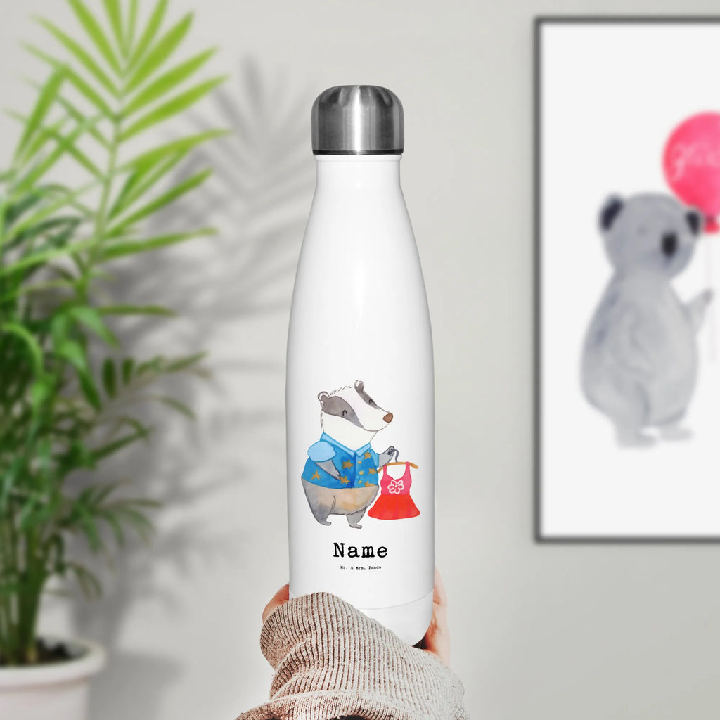 Personalisierte Thermosflasche Modeverkäuferin mit Herz Thermoflasche Edelstahl Mit Gravur, Thermosflasche Für Tee Mit Namen, Thermosflasche Für Kaffee Mit Wunschtext, Thermosflasche Für Schule Mit Gravur, Trinkflasche Isoliert Mit Namen, Nachhaltige Thermosflasche Mit Gravur, Thermosflasche Mit Trinkverschluss Und Namen, Thermosflasche Damen Personalisiert, Thermosflasche Mit Drehverschluss Und Gravur, Spülmaschinenfeste Thermosflasche Mit Gravur, Moderne Thermosflasche Mit Text, Thermosflasche Für Büro Mit Wunschtext, Thermosflasche 1 Liter Personalisiert, Edelstahlflasche Mit Wunschtext, Thermosflasche Für Sport Mit Namen, Doppelwandige Trinkflasche Mit Gravur, Thermosflasche Outdoor Mit Gravur, Robuste Thermosflasche Personalisiert, Thermosflasche 500ml Mit Gravur, Flasche Für Kohlensäure Mit Gravur, Thermosflasche 750ml Mit Namen, Vakuumflasche Mit Namen, Umweltfreundliche Thermosflasche Mit Wunschtext, Warmhalteflasche Personalisiert, BPA-Freie Thermosflasche Mit Namen, Thermosflasche Mit Wunschtext, Getränkeflasche Personalisiert, Thermoskanne Unterwegs Mit Namen, Thermosflasche Kinder Mit Namen, Auslaufsichere Thermosflasche Mit Wunschtext, Sommerflasche Mit Wunschtext, Kalthalteflasche Mit Wunschtext, Personalisierte Thermosflasche, Thermoflasche Personalisiert, Thermosflasche Für Wasser Personalisiert, Isolierflasche Mit Gravur, Thermosflasche Wandern Mit Gravur, Thermosflasche Reisen Mit Namen, Thermosflasche Mit Namen, Leichte Thermosflasche Mit Wunschtext, Klassische Thermosflasche Mit Namen, Thermosflasche Herren Mit Wunschtext, Geschenk, Schenken, Jubiläum, Danke, Dankeschön, Beruf, Ausbildung, Abschied, Rente, Kollege, Kollegin, Arbeitskollege, Mitarbeiter, Firma, Modeverkäuferin, Fashion Store, Verkäuferin