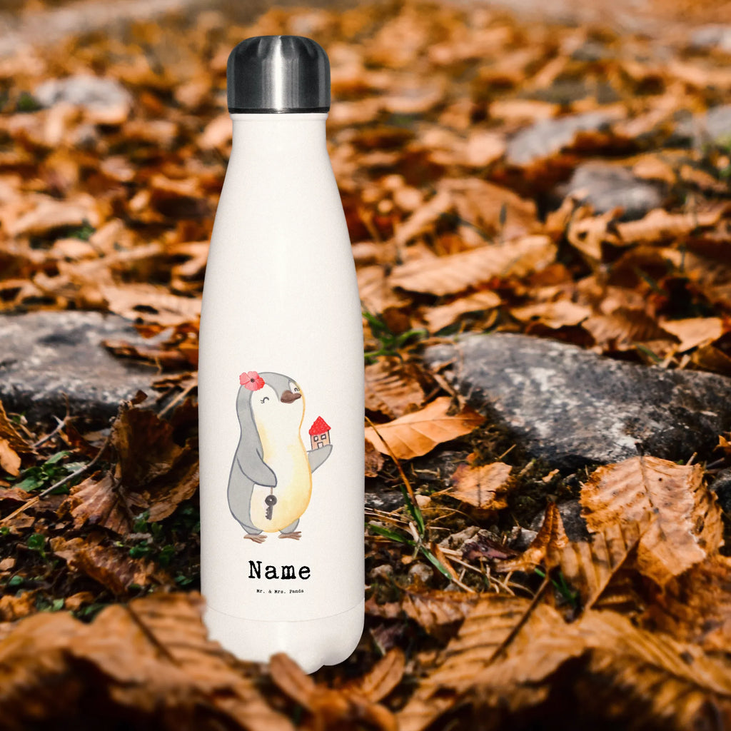 Personalisierte Thermosflasche Immobilienkauffrau mit Herz Thermosflasche Mit Drehverschluss Und Gravur, Flasche Für Kohlensäure Mit Gravur, Thermosflasche Für Kaffee Mit Wunschtext, Thermosflasche Herren Mit Wunschtext, Nachhaltige Thermosflasche Mit Gravur, Getränkeflasche Personalisiert, Thermosflasche Reisen Mit Namen, Warmhalteflasche Personalisiert, Edelstahlflasche Mit Wunschtext, Thermosflasche Kinder Mit Namen, Umweltfreundliche Thermosflasche Mit Wunschtext, Robuste Thermosflasche Personalisiert, Moderne Thermosflasche Mit Text, Kalthalteflasche Mit Wunschtext, Thermosflasche Mit Namen, Thermosflasche 500ml Mit Gravur, Personalisierte Thermosflasche, Leichte Thermosflasche Mit Wunschtext, Thermoflasche Personalisiert, Thermosflasche Für Sport Mit Namen, Thermosflasche 750ml Mit Namen, Auslaufsichere Thermosflasche Mit Wunschtext, Doppelwandige Trinkflasche Mit Gravur, Spülmaschinenfeste Thermosflasche Mit Gravur, Thermoflasche Edelstahl Mit Gravur, Thermosflasche Wandern Mit Gravur, Thermosflasche Für Schule Mit Gravur, Isolierflasche Mit Gravur, Klassische Thermosflasche Mit Namen, Thermosflasche Mit Trinkverschluss Und Namen, Thermosflasche Mit Wunschtext, Vakuumflasche Mit Namen, Thermosflasche Outdoor Mit Gravur, Trinkflasche Isoliert Mit Namen, Thermoskanne Unterwegs Mit Namen, Thermosflasche Damen Personalisiert, Thermosflasche Für Wasser Personalisiert, Sommerflasche Mit Wunschtext, Thermosflasche 1 Liter Personalisiert, Thermosflasche Für Tee Mit Namen, Thermosflasche Für Büro Mit Wunschtext, BPA-Freie Thermosflasche Mit Namen, Beruf, Ausbildung, Jubiläum, Abschied, Rente, Kollege, Kollegin, Geschenk, Schenken, Arbeitskollege, Mitarbeiter, Firma, Danke, Dankeschön, Immobilienmaklerin, Immobilienkauffrau, Immobilienhändlerin, Immobilienbüro