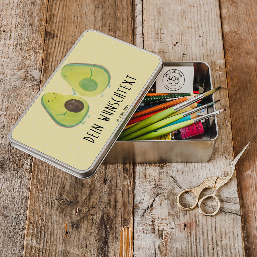Personalisierte Metalldose Avocado Pärchen Blechdose Mit Spruch, Metalldose Mit Namen, Bedruckte Metalldose Mit Wunschtext, Kleine Metalldose Mit Text, Runde Metalldose Mit Wunschtext, Süßigkeitendose Mit Namen, Vorratsdose Metall Mit Gravur, Dose Aus Metall Mit Wunschtext, Metalldose Für Erwachsene Personalisiert, Vorratsbehälter Metall Mit Gravur, Metalldose Mit Liebevollem Text, Aufbewahrungsdose Metall Personalisiert, Metalldose Mit Initialen, Verpackungsdose Mit Wunschtext, Metalldose Zum Selbstgestalten, Deko Metalldose Personalisiert, Geschenkbox Metall Mit Namen, Personalisierbare Vorratsdose Metall, Große Metalldose Mit Gravur, Metalldose Mit Wunschtext, Metalldose Für Küche Mit Wunschtext, Geschenkverpackung Metall Mit Gravur, Aufbewahrungsbox Metall Mit Namen, Rechteckige Metalldose Mit Namen, Retro Metalldose Mit Gravur, Blechdose Mit Gravur, Vintage Blechdose Personalisiert, Metalldose Für Kinder Mit Namen, Schmuckdose Metall Personalisiert, Teedose Mit Wunschtext, Keksdose Mit Gravur, Basteldose Mit Wunschtext, Personalisierte Metalldose, Nostalgische Metalldose Mit Wunschtext, Avocado, Veggie, Vegan, Gesund, Kinder, Babyshower, Geburt, Familie, Babyparty, Hochzeit, Avocuddle, Liebe, Schwangerschaft, Avocados