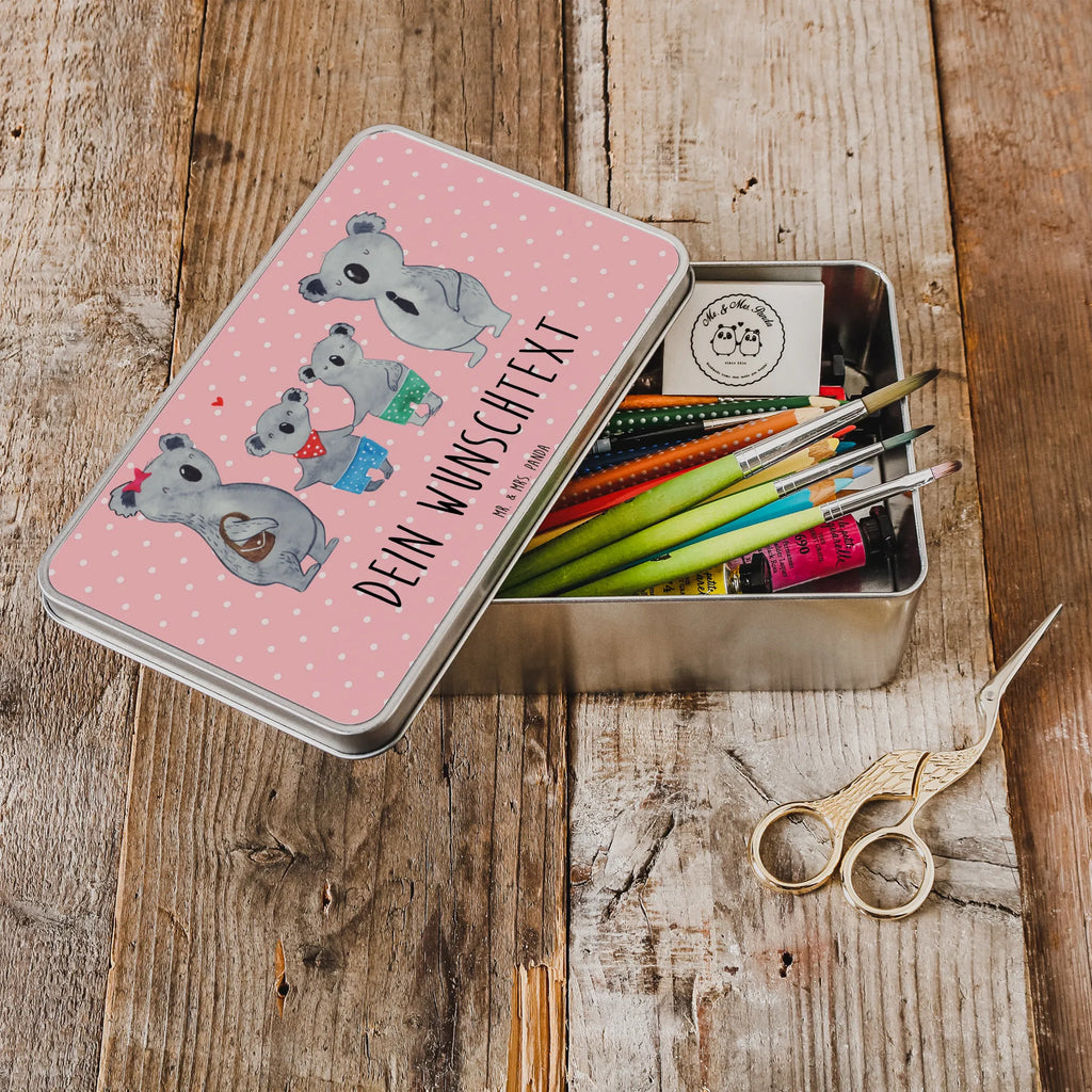 Personalisierte Metalldose Koala Familie zwei Verpackungsdose Mit Wunschtext, Blechdose Mit Spruch, Retro Metalldose Mit Gravur, Blechdose Mit Gravur, Metalldose Mit Wunschtext, Metalldose Mit Initialen, Süßigkeitendose Mit Namen, Basteldose Mit Wunschtext, Personalisierbare Vorratsdose Metall, Vorratsbehälter Metall Mit Gravur, Deko Metalldose Personalisiert, Runde Metalldose Mit Wunschtext, Keksdose Mit Gravur, Teedose Mit Wunschtext, Geschenkverpackung Metall Mit Gravur, Bedruckte Metalldose Mit Wunschtext, Vorratsdose Metall Mit Gravur, Nostalgische Metalldose Mit Wunschtext, Geschenkbox Metall Mit Namen, Aufbewahrungsdose Metall Personalisiert, Metalldose Für Küche Mit Wunschtext, Dose Aus Metall Mit Wunschtext, Personalisierte Metalldose, Metalldose Mit Namen, Aufbewahrungsbox Metall Mit Namen, Kleine Metalldose Mit Text, Metalldose Für Kinder Mit Namen, Rechteckige Metalldose Mit Namen, Schmuckdose Metall Personalisiert, Metalldose Für Erwachsene Personalisiert, Metalldose Mit Liebevollem Text, Große Metalldose Mit Gravur, Vintage Blechdose Personalisiert, Schwester, Familie, Vatertag, Opa, Oma, Muttertag, Papa, Mama, Bruder, Beste Familie, Familienleben, Koalabär, Familienzeit, Lieblingsfamilie, Koala, Koalafamilie