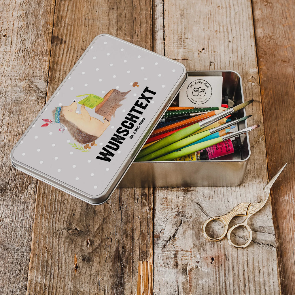 Spersonalizowana metalowa puszka jeż Ozdoba z piór Blechdose Mit Spruch, Metalldose Mit Namen, Deko Metalldose Personalisiert, Schmuckdose Metall Personalisiert, Vorratsbehälter Metall Mit Gravur, Aufbewahrungsdose Metall Personalisiert, Blechdose Mit Gravur, Große Metalldose Mit Gravur, Metalldose Für Kinder Mit Namen, Dose Aus Metall Mit Wunschtext, Aufbewahrungsbox Metall Mit Namen, Rechteckige Metalldose Mit Namen, Vorratsdose Metall Mit Gravur, Metalldose Mit Initialen, Metalldose Mit Liebevollem Text, Metalldose Mit Wunschtext, Teedose Mit Wunschtext, Retro Metalldose Mit Gravur, Bedruckte Metalldose Mit Wunschtext, Personalisierbare Vorratsdose Metall, Metalldose Für Küche Mit Wunschtext, Personalisierte Metalldose, Metalldose Für Erwachsene Personalisiert, Runde Metalldose Mit Wunschtext, Basteldose Mit Wunschtext, Verpackungsdose Mit Wunschtext, Geschenkverpackung Metall Mit Gravur, Geschenkbox Metall Mit Namen, Nostalgische Metalldose Mit Wunschtext, Keksdose Mit Gravur, Süßigkeitendose Mit Namen, Vintage Blechdose Personalisiert, Kleine Metalldose Mit Text, Waldtiere, Tiere, Abenteuer, Lagerfeuer, Camping, Indianer, Igel