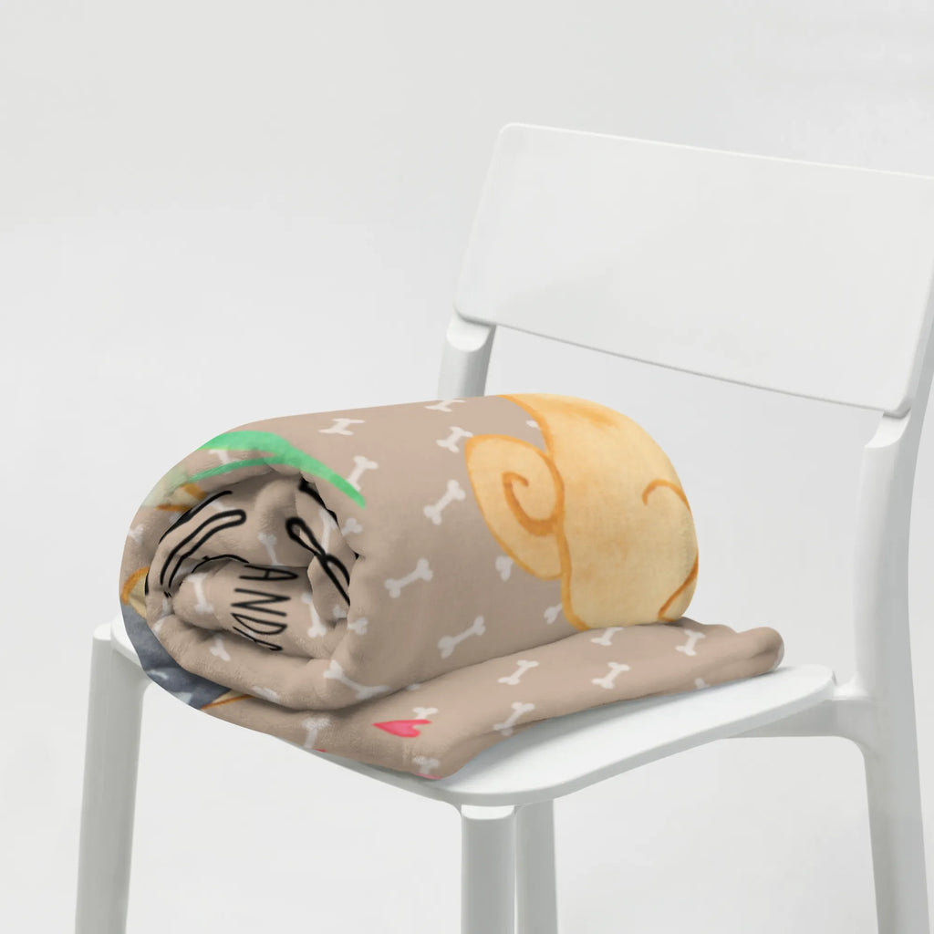 Kuscheldecke Mops verliebt Fleecedecke, Wohnzimmerdecke, Tagesdecke, Weihnachtsgeschenk, Mikrofaser Decke, Decke, Dekoration, Kinderdecke, Jahrestagsgeschenk, Wolldecke, Kuschelfleecedecke, Dekodecke, Sofadecke, Wohndecke, Gemütlich, Entspannen, Schmusedecke, Kuscheldecke XXL, Sprüche, Hunderasse, Hundebesitzer, Hund, Hundemotiv, Haustier, Tierliebhaber, Partner, Möpse, Liebe, Geschenk Freund, Mops, Liebesspruch. Verlobt, Verliebt, Hundeliebe