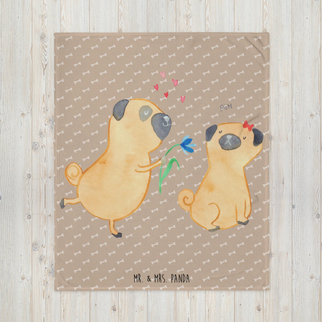 Kuscheldecke Mops verliebt Fleecedecke, Wohnzimmerdecke, Tagesdecke, Weihnachtsgeschenk, Mikrofaser Decke, Decke, Dekoration, Kinderdecke, Jahrestagsgeschenk, Wolldecke, Kuschelfleecedecke, Dekodecke, Sofadecke, Wohndecke, Gemütlich, Entspannen, Schmusedecke, Kuscheldecke XXL, Sprüche, Hunderasse, Hundebesitzer, Hund, Hundemotiv, Haustier, Tierliebhaber, Partner, Möpse, Liebe, Geschenk Freund, Mops, Liebesspruch. Verlobt, Verliebt, Hundeliebe