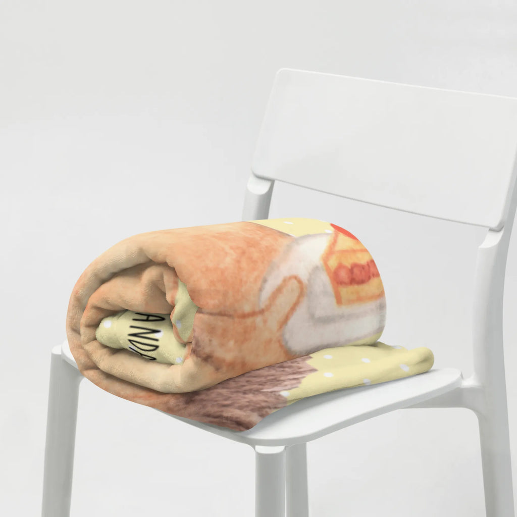 Kuscheldecke Igel Kuchenstück Fleecedecke, Decke, Kuscheldecke XXL, Weihnachtsgeschenk, Schmusedecke, Entspannen, Kuschelfleecedecke, Mikrofaser Decke, Tagesdecke, Jahrestagsgeschenk, Gemütlich, Wohndecke, Wohnzimmerdecke, Wolldecke, Dekodecke, Kinderdecke, Sofadecke, Dekoration, Lustige Sprüche, Tiere, Tiermotive, Gute Laune, Kuchen Backen, Backen Geschenk, Kuchen, Essen Spruch, Geburtstagskuchen, Torte, Igel, Einladung Party