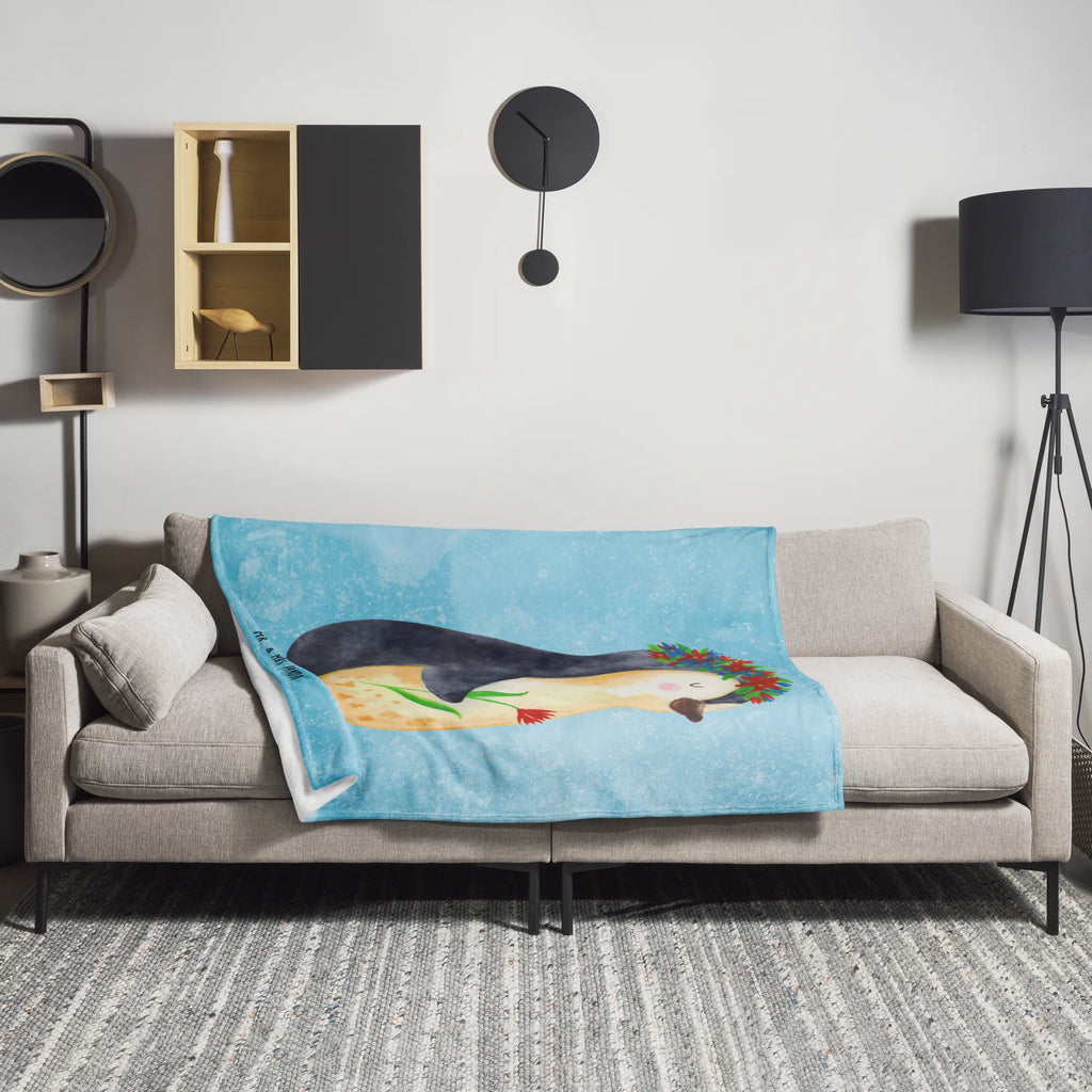 Kuscheldecke Pinguin Blumen Wolldecke, Sofadecke, Tagesdecke, Decke, Wohndecke, Pinguin, Motivation, Pinguine, Leben, Lebensziele, Liebeskummer, Geschenkidee, Wünsche, Blumenkranz, Lebenslust, Ziele, Universum