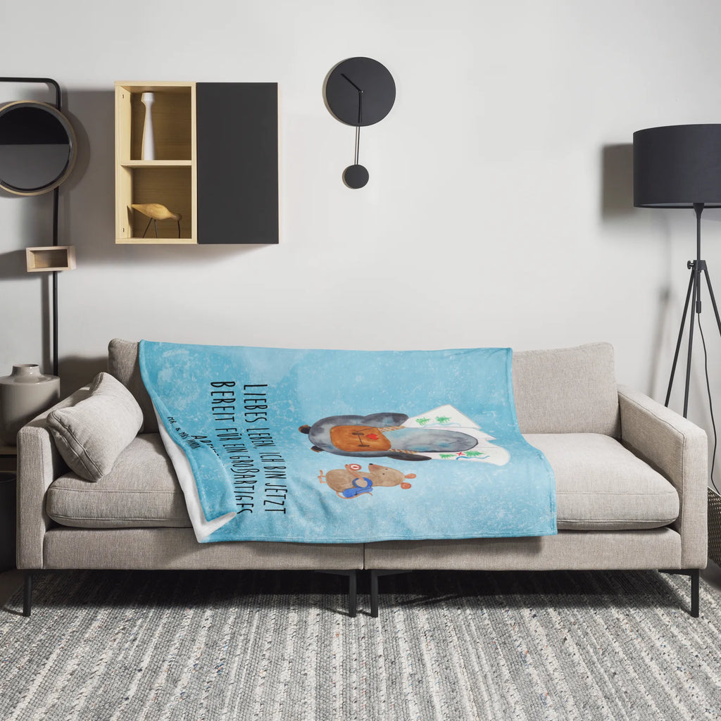 Kuscheldecke Pinguin & Maus Wanderer Entspannen, Mikrofaser Decke, Tagesdecke, Dekoration, Gemütlich, Kuschelfleecedecke, Decke, Wohnzimmerdecke, Weihnachtsgeschenk, Wohndecke, Fleecedecke, Schmusedecke, Jahrestagsgeschenk, Wolldecke, Kinderdecke, Sofadecke, Kuscheldecke XXL, Dekodecke, Pinguin, Wandern, Wanderlust, Ausflug, Abenteurer, Roadtrip, Pinguine, Abenteuer