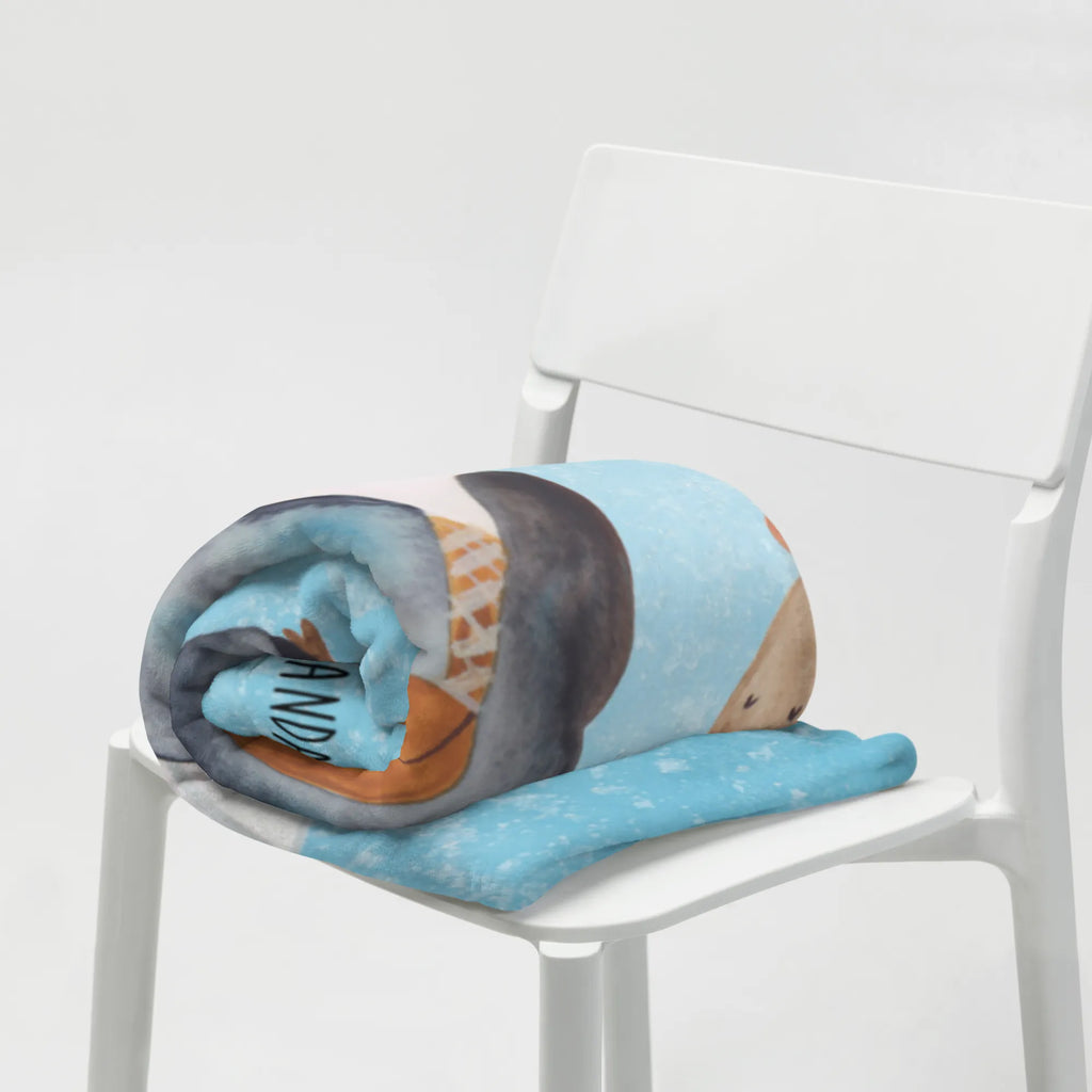 Kuscheldecke Pinguin & Maus Wanderer Entspannen, Mikrofaser Decke, Tagesdecke, Dekoration, Gemütlich, Kuschelfleecedecke, Decke, Wohnzimmerdecke, Weihnachtsgeschenk, Wohndecke, Fleecedecke, Schmusedecke, Jahrestagsgeschenk, Wolldecke, Kinderdecke, Sofadecke, Kuscheldecke XXL, Dekodecke, Pinguin, Wandern, Wanderlust, Ausflug, Abenteurer, Roadtrip, Pinguine, Abenteuer