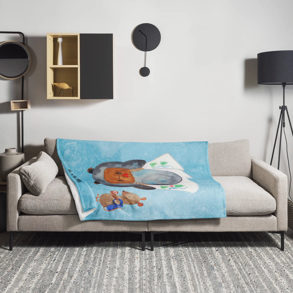 Kuscheldecke Pinguin & Maus Wanderer Entspannen, Mikrofaser Decke, Tagesdecke, Dekoration, Gemütlich, Kuschelfleecedecke, Decke, Wohnzimmerdecke, Weihnachtsgeschenk, Wohndecke, Fleecedecke, Schmusedecke, Jahrestagsgeschenk, Wolldecke, Kinderdecke, Sofadecke, Kuscheldecke XXL, Dekodecke, Pinguin, Wandern, Wanderlust, Ausflug, Abenteurer, Roadtrip, Pinguine, Abenteuer