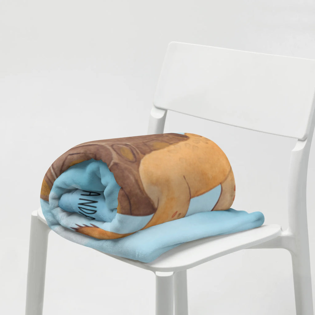 Kuscheldecke Schildkröte Marschieren Decke, Gemütlich, Fleecedecke, Wohnzimmerdecke, Wolldecke, Kuschelfleecedecke, Dekoration, Weihnachtsgeschenk, Entspannen, Sofadecke, Wohndecke, Jahrestagsgeschenk, Kuscheldecke XXL, Tagesdecke, Kinderdecke, Schmusedecke, Mikrofaser Decke, Dekodecke, Meer, Meerestiere, Urlaub, Get Lost, Abenteuer, Reiselust, Schildkröte, Neustart, Inspiration, Lieblingsmensch, Schildkröten, Motivation