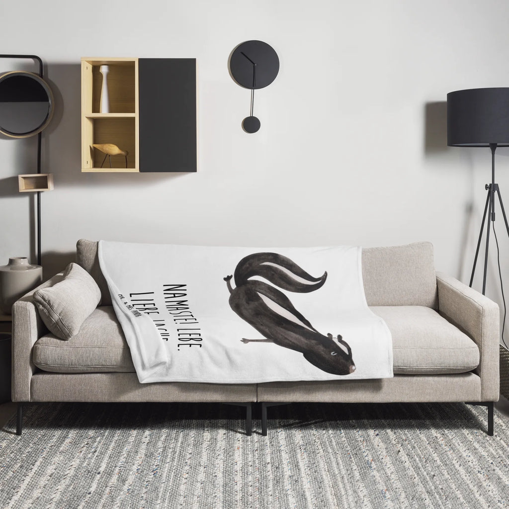 Kuscheldecke Stinktier Yoga Tagesdecke, Wohndecke, Wolldecke, Sofadecke, Decke, Stinktier, Skunk, Raubtier, Stinker, Liebe, Lache, Lebe, Yoga, Stinki, Namaste, Wildtier