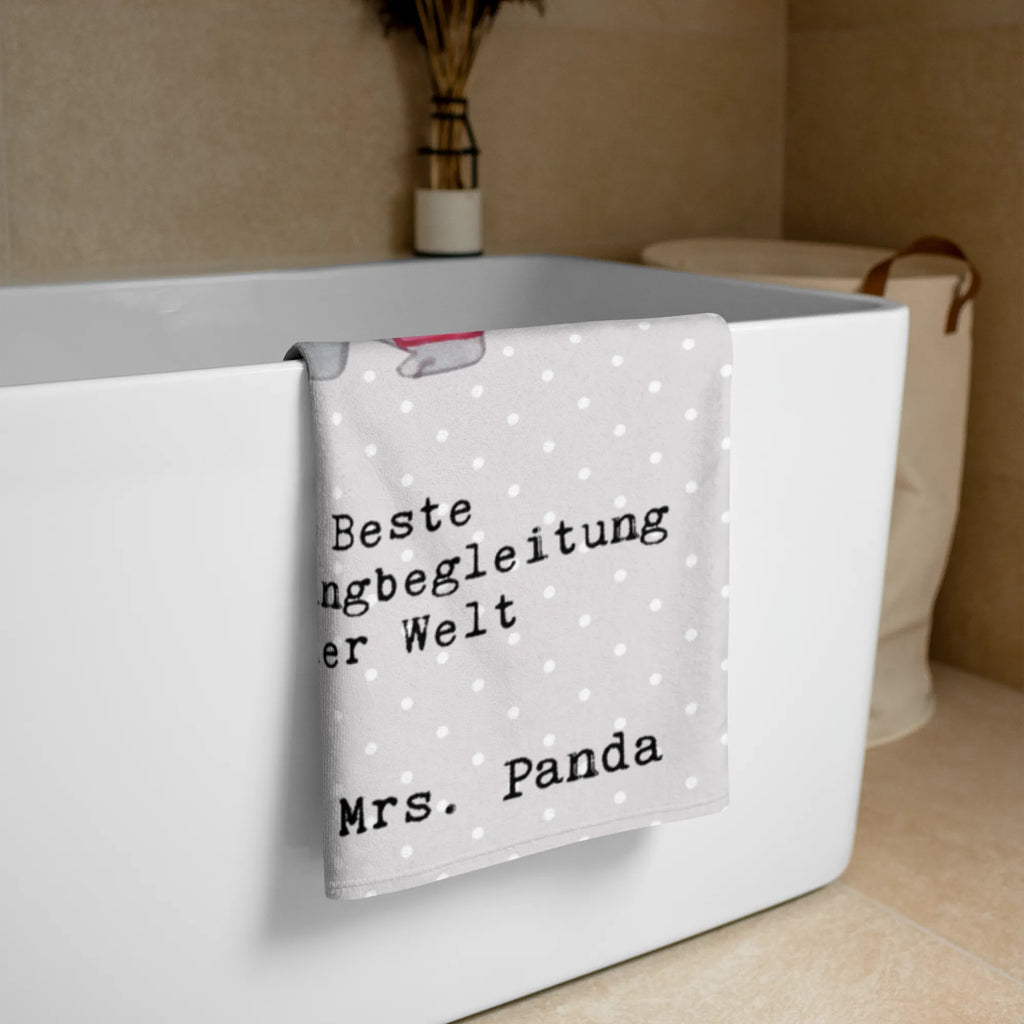 XL Badehandtuch Panda Beste Shoppingbegleitung der Welt Handtuch XL Klassisch, Badetuch Extra Groß, XL Handtuch Aus Bio Baumwolle, Handtuch XL Geschenkidee, Weiches XL Handtuch, Handtuch Für Wellness, Handtuch Groß Für Sport, XL Handtuch Mit Muster, XL Handtuch, Duschtuch XL, Handtuch XL Aus Baumwolle, Handtuch XL Modern, Handtuch Für Dusche XL, Handtuch Für Große Personen, Umweltfreundliches Handtuch Groß, Mikrofaser Handtuch XL, Waschbares Handtuch XL, Großes Handtuch, Strapazierfähiges XL Handtuch, Handtuch Für Strand XL, Extra Großes Handtuch, Handtuch Für Sauna Groß, Handtuch XL Für Kinder, Nachhaltiges Handtuch XL, Handtuch XL Für Frauen, Großes Handtuch Für Badezimmer, Handtuch Für Erwachsene XL, Handtuch Übergröße, Handtuch XL Für Männer, Saugfähiges Großes Handtuch, Pflegeleichtes Handtuch Groß, XL Handtuch Weiß, Saunatuch XL, Design Handtuch XL, XL Handtuch Bunt, XL Handtuch Grau, Großes Handtuch Unifarben, Badehandtuch XL, Flauschiges Handtuch XL, für, Dankeschön, Geschenk, Schenken, Geburtstag, Geburtstagsgeschenk, Geschenkidee, Danke, Bedanken, Mitbringsel, Freude machen, Geschenktipp, Partner, Shoppingbegleitung, Begleitung, Freund, Freundin, bff, Shopping, Bester, Einkaufen, Queen, Shopping-Queen, Shoppingpartner, Shoppen
