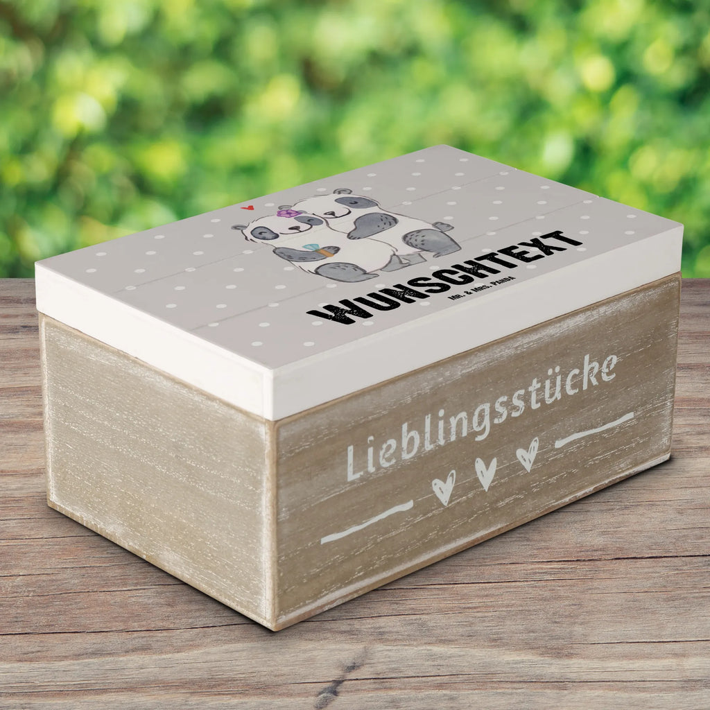 Personalisierte Holzkiste Panda Beste Ehefrau der Welt Holzkiste Personalisiert, Erinnerungsbox Personalisiert, Geschenkbox personalisiert, Truhe Personalisiert, Erinnerungskiste, Dekokiste Personalisiert, GEschenkdose personalisiert, Aufbewahrungsbox Personalisiert, Truhe mit Namen, Kiste Personalisiert, Dekokiste mit Namen, Schatzkiste mit Namen, Erinnerungsbox mit Namen, Schatulle Personalisiert, mit Namen, Schatulle mit Namen, Kiste mit Namen, Aufbewahrungsbox mit Namen, Holzkiste mit Namen, Schatzkiste Personalisiert, Erinnerungskiste Personalisiert, für, Dankeschön, Geschenk, Schenken, Geburtstag, Geburtstagsgeschenk, Geschenkidee, Danke, Bedanken, Mitbringsel, Freude machen, Geschenktipp, Liebling, Hochzeit, Kleinigkeit, Gattin, Ehe, Braut, Partnerin, Freundin, Frau, Beste, Traumfrau, Ehefrau, Ehepartner, Lebensgefährtin