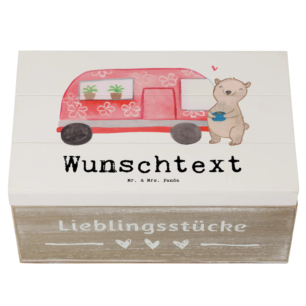 Personalisierte Holzkiste Bär Camper mit Namen, Geschenkbox Personalisiert, Truhe mit Namen, Schatulle mit Namen, Dekokiste mit Namen, Holzkiste Personalisiert, Erinnerungsbox Personalisiert, Dekokiste Personalisiert, Aufbewahrungsbox Personalisiert, Schatzkiste mit Namen, Erinnerungskiste Personalisiert, Erinnerungsbox mit Namen, Kiste Personalisiert, Schatulle Personalisiert, Truhe Personalisiert, Holzkiste mit Namen, Schatzkiste Personalisiert, GEschenkdose Personalisiert, Aufbewahrungsbox mit Namen, Kiste mit Namen, Geschenk, Schenken, Sport, Sportart, Hobby, Danke, Dankeschön, Auszeichnung, Gewinn, Sportler, Roadtrip, Campingplatz, Zelten, Campen, Wohnmobil, Camper, Urlaub