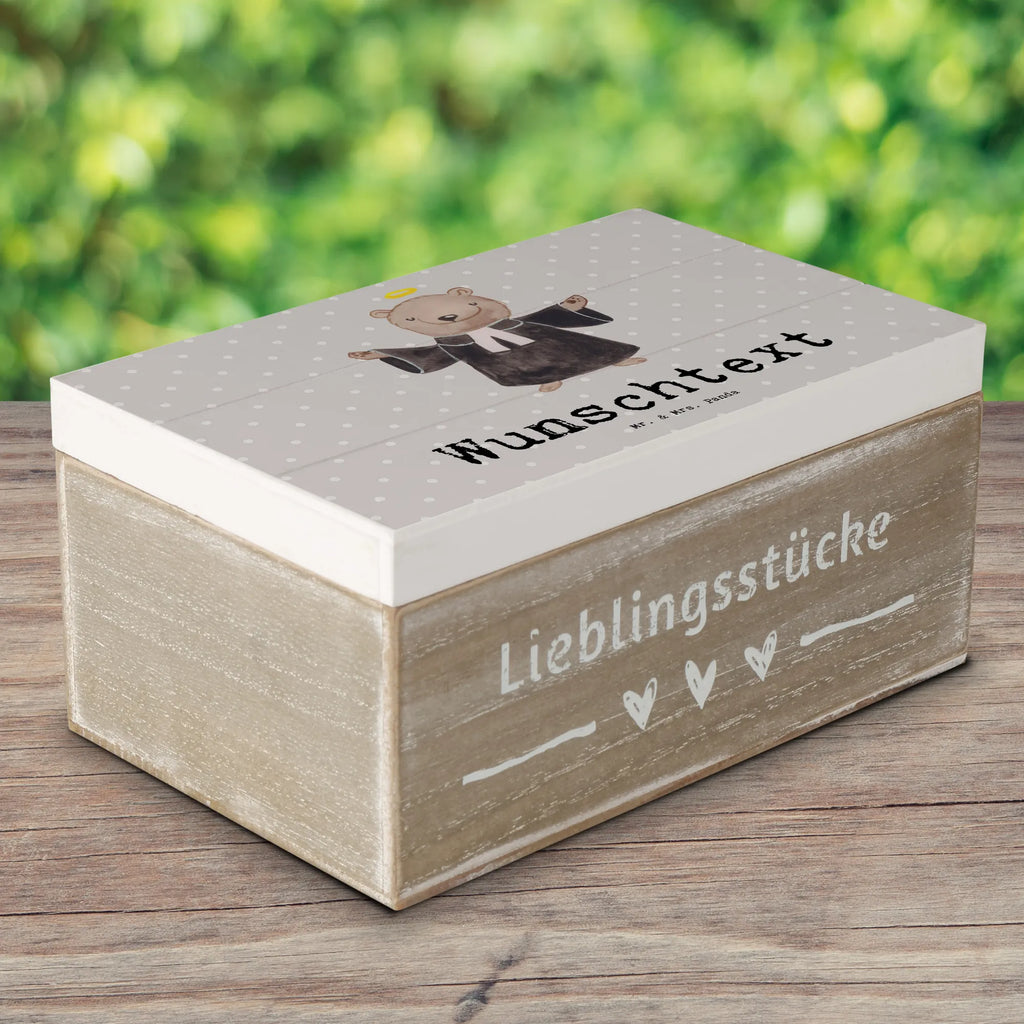 Personalizowane drewniane pudełko proboszcz serce Truhe mit Namen, Holzkiste Personalisiert, Erinnerungsbox mit Namen, Schatulle Personalisiert, Erinnerungsbox Personalisiert, Dekokiste mit Namen, Erinnerungskiste Personalisiert, Dekokiste Personalisiert, Aufbewahrungsbox Personalisiert, Kiste Personalisiert, Schatzkiste mit Namen, Holzkiste mit Namen, Schatulle mit Namen, GEschenkdose Personalisiert, Schatzkiste Personalisiert, Kiste mit Namen, Geschenkbox Personalisiert, mit Namen, Aufbewahrungsbox mit Namen, Truhe Personalisiert, Beruf, Firma, Schenken, Mitarbeiter, Arbeitskollege, Danke, Kollegin, Geschenk, Kollege, Rente, Jubiläum, Abschied, Dankeschön, Ausbildung, Prediger<br />Priester, Kirche, Theologe, Pastor, Diener Gottes<br />Geistlicher, Pfarrer
