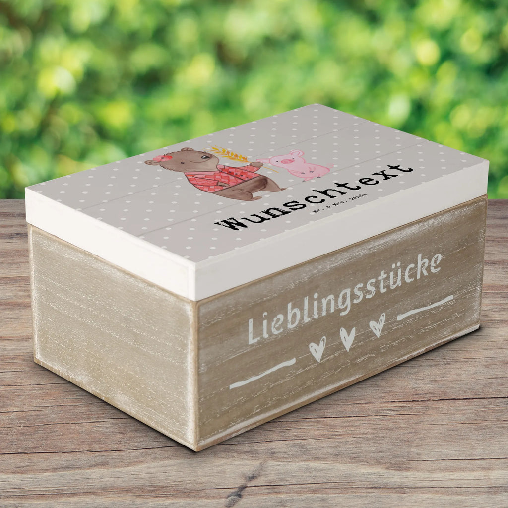 Personalised wooden chest female farmer Heart mit Namen, Truhe Personalisiert, Erinnerungsbox Personalisiert, Schatzkiste mit Namen, Holzkiste Personalisiert, Dekokiste Personalisiert, Kiste mit Namen, Geschenkbox personalisiert, Dekokiste mit Namen, Erinnerungskiste, Holzkiste mit Namen, Schatzkiste Personalisiert, Aufbewahrungsbox mit Namen, Schatulle mit Namen, Schatulle Personalisiert, Erinnerungsbox mit Namen, Truhe mit Namen, GEschenkdose personalisiert, Aufbewahrungsbox Personalisiert, Kiste Personalisiert, Erinnerungskiste Personalisiert, Beruf, Ausbildung, Jubiläum, Abschied, Rente, Kollege, Kollegin, Geschenk, Schenken, Arbeitskollege, Mitarbeiter, Firma, Danke, Dankeschön, Bäuerin, Tierwirtin, Landwirtin, Farmerin, Agronomin, Bauernhof