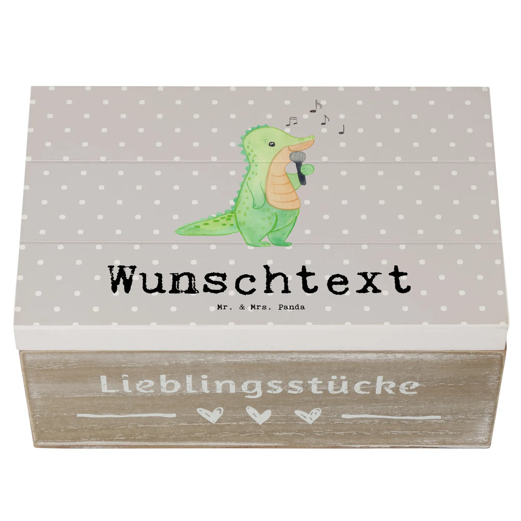 Personalizowane drewniane pudełko krokodyl śpiewać Holzkiste mit Namen, Erinnerungsbox Personalisiert, Schatzkiste Personalisiert, Kiste mit Namen, GEschenkdose Personalisiert, Schatulle Personalisiert, Schatzkiste mit Namen, Dekokiste mit Namen, Dekokiste Personalisiert, Erinnerungskiste Personalisiert, Aufbewahrungsbox Personalisiert, Aufbewahrungsbox mit Namen, Erinnerungsbox mit Namen, Truhe mit Namen, Schatulle mit Namen, Kiste Personalisiert, Truhe Personalisiert, mit Namen, Geschenkbox Personalisiert, Holzkiste Personalisiert, Geschenk, Schenken, Sport, Sportart, Hobby, Danke, Dankeschön, Auszeichnung, Gewinn, Sportler, Gesang, Live Auftritt, Band, Singen, Hobbysänger