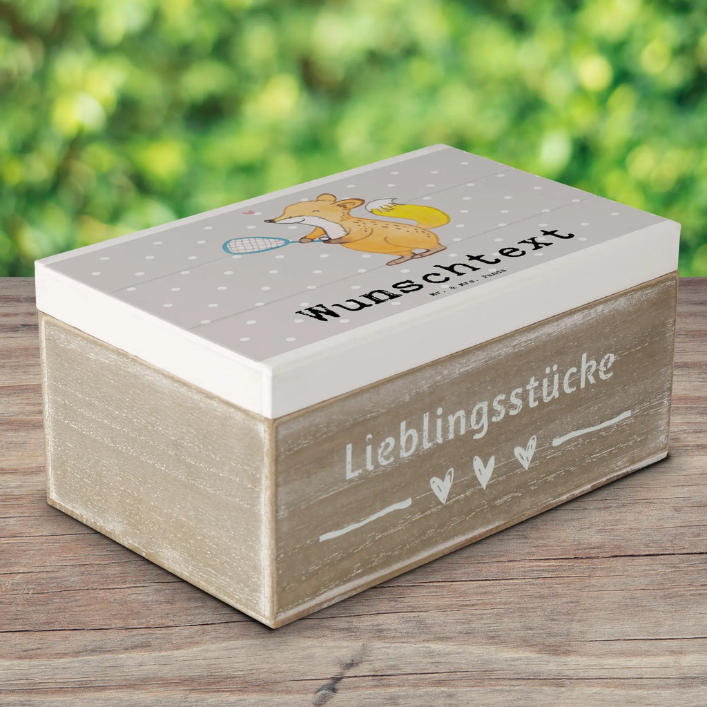 Personalised wooden chest Fox playing squash Erinnerungsbox Personalisiert, Erinnerungsbox mit Namen, Kiste Personalisiert, GEschenkdose Personalisiert, Dekokiste Personalisiert, Holzkiste Personalisiert, Truhe mit Namen, Holzkiste mit Namen, Kiste mit Namen, Truhe Personalisiert, Schatzkiste mit Namen, Schatulle mit Namen, Dekokiste mit Namen, Schatulle Personalisiert, mit Namen, Geschenkbox Personalisiert, Aufbewahrungsbox mit Namen, Schatzkiste Personalisiert, Aufbewahrungsbox Personalisiert, Erinnerungskiste Personalisiert, Geschenk, Schenken, Sport, Sportart, Hobby, Danke, Dankeschön, Auszeichnung, Gewinn, Sportler, Squash spielen, Ballsport, Squashhalle