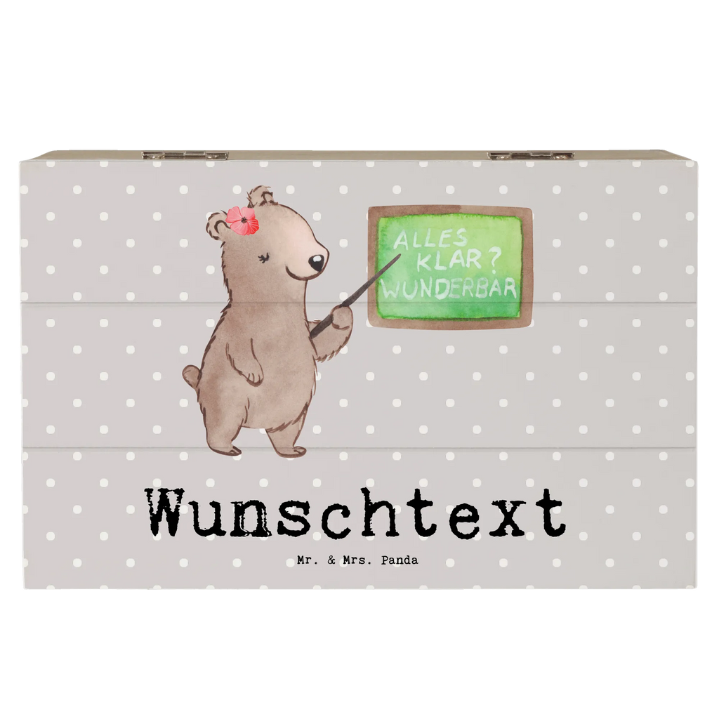 Personalisierte Holzkiste Dozentin Herz Dekokiste Personalisiert, Truhe mit Namen, Dekokiste mit Namen, Schatulle Personalisiert, Truhe Personalisiert, Geschenkbox Personalisiert, Schatzkiste mit Namen, Schatzkiste Personalisiert, Aufbewahrungsbox Personalisiert, Erinnerungsbox Personalisiert, Holzkiste mit Namen, Aufbewahrungsbox mit Namen, Erinnerungsbox mit Namen, Schatulle mit Namen, Erinnerungskiste Personalisiert, Kiste Personalisiert, GEschenkdose Personalisiert, mit Namen, Holzkiste Personalisiert, Kiste mit Namen, Beruf, Firma, Schenken, Mitarbeiter, Arbeitskollege, Danke, Kollegin, Geschenk, Kollege, Rente, Jubiläum, Abschied, Dankeschön, Ausbildung, Universität, Akademikerin, Dozentin, Tutorin, Vorlesung, Unterricht, Professorin, Uni