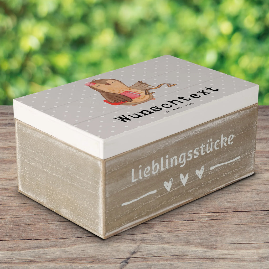 Personalisierte Holzkiste Juristin mit Herz Erinnerungskiste Personalisiert, Dekokiste Personalisiert, Erinnerungskiste, GEschenkdose personalisiert, Dekokiste mit Namen, Truhe mit Namen, Schatzkiste Personalisiert, Schatulle mit Namen, Schatulle Personalisiert, Geschenkbox personalisiert, Aufbewahrungsbox mit Namen, Aufbewahrungsbox Personalisiert, Erinnerungsbox Personalisiert, Erinnerungsbox mit Namen, Holzkiste Personalisiert, Schatzkiste mit Namen, Kiste mit Namen, Kiste Personalisiert, Truhe Personalisiert, Holzkiste mit Namen, mit Namen, Beruf, Ausbildung, Jubiläum, Abschied, Rente, Kollege, Kollegin, Geschenk, Schenken, Arbeitskollege, Mitarbeiter, Firma, Danke, Dankeschön, Anwältin, Staatsexamen, Jurastudent, Anwaltskanzlei, Master of laws, Juristin, Jura Studium