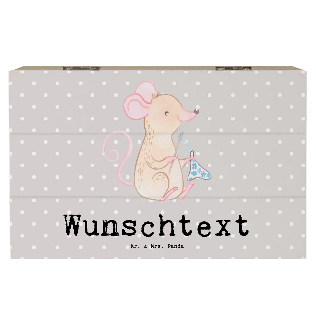 Personalisierte Holzkiste Maus Nähen GEschenkdose personalisiert, Aufbewahrungsbox Personalisiert, Schatulle Personalisiert, Truhe Personalisiert, Kiste Personalisiert, Holzkiste mit Namen, Erinnerungsbox Personalisiert, Schatzkiste mit Namen, mit Namen, Kiste mit Namen, Schatulle mit Namen, Aufbewahrungsbox mit Namen, Dekokiste mit Namen, Dekokiste Personalisiert, Geschenkbox personalisiert, Holzkiste Personalisiert, Erinnerungsbox mit Namen, Erinnerungskiste, Erinnerungskiste Personalisiert, Schatzkiste Personalisiert, Truhe mit Namen, Geschenk, Sport, Sportart, Hobby, Schenken, Danke, Dankeschön, Auszeichnung, Gewinn, Sportler, kreatives Hobby, DIY, Nähmaschine, Nähkurs, Nähen